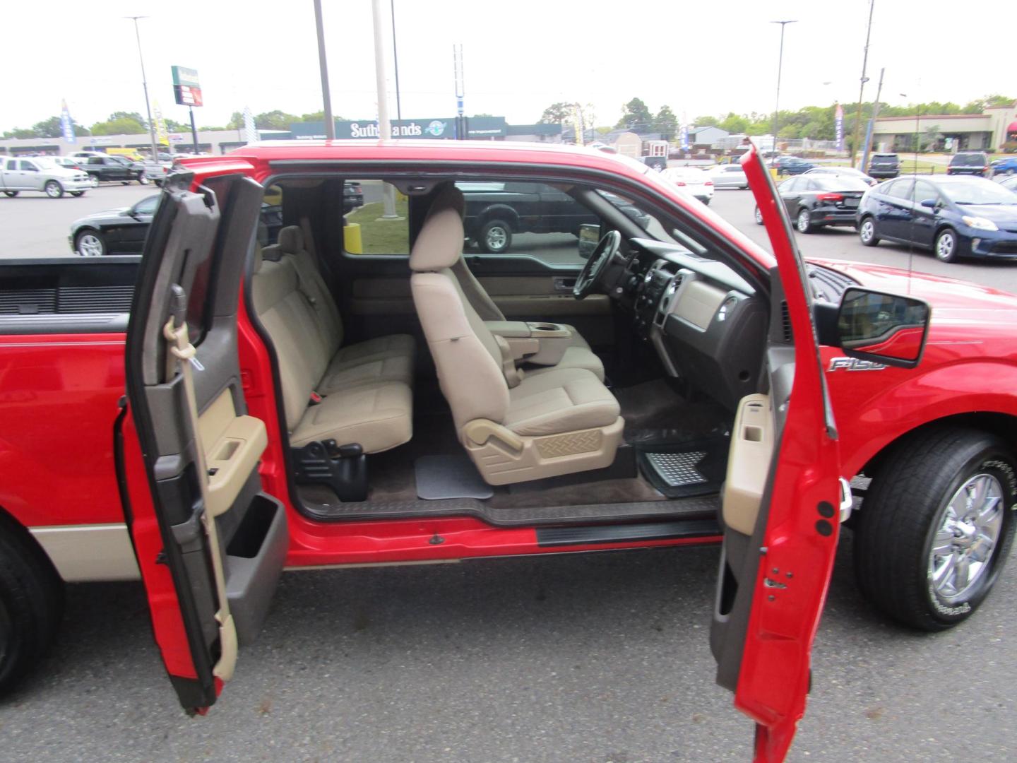 2009 RED /Tan / Cloth Ford F-150 Lariat SuperCab 5.5-ft. Bed 2WD (1FTRX12899K) , 4-Speed Automatic transmission, located at 1814 Albert Pike Road, Hot Springs, AR, 71913, (501) 623-1717, 34.494228, -93.094070 - 2009 Ford F-150 XLT 4 Door Extended Cab Pickup 4.6L V8 F SOHC 24V Gasoline Rear Wheel Drive - Photo#7