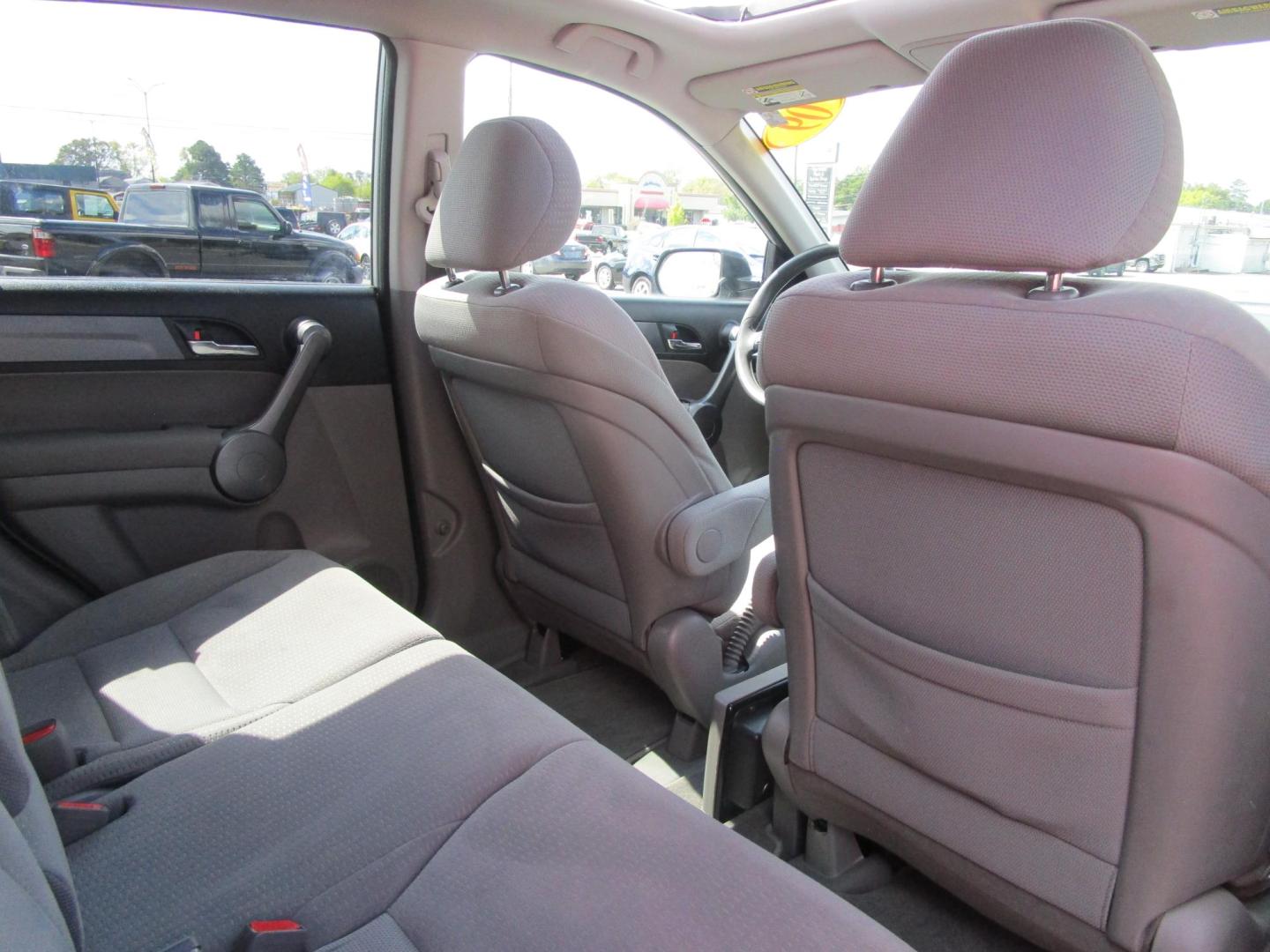 2009 SILVER /Black/Cloth Honda CR-V EX 4WD 5-Speed AT (3CZRE48519G) with an 2.4L L4 DOHC 16V engine, 5-Speed Automatic transmission, located at 1814 Albert Pike Road, Hot Springs, AR, 71913, (501) 623-1717, 34.494228, -93.094070 - 2009 Honda CR-V EX 4 Door SUV 2.4L I4 F DOHC 16V Gasoline All Wheel Drive - Photo#6