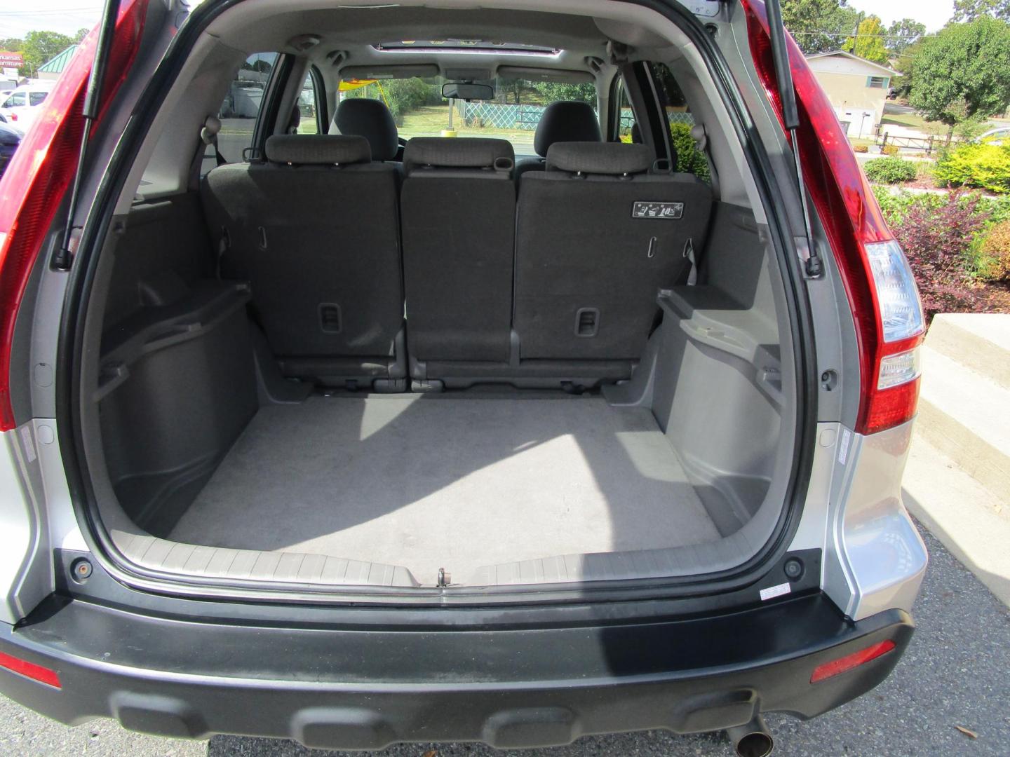 2009 SILVER /Black/Cloth Honda CR-V EX 4WD 5-Speed AT (3CZRE48519G) with an 2.4L L4 DOHC 16V engine, 5-Speed Automatic transmission, located at 1814 Albert Pike Road, Hot Springs, AR, 71913, (501) 623-1717, 34.494228, -93.094070 - 2009 Honda CR-V EX 4 Door SUV 2.4L I4 F DOHC 16V Gasoline All Wheel Drive - Photo#8