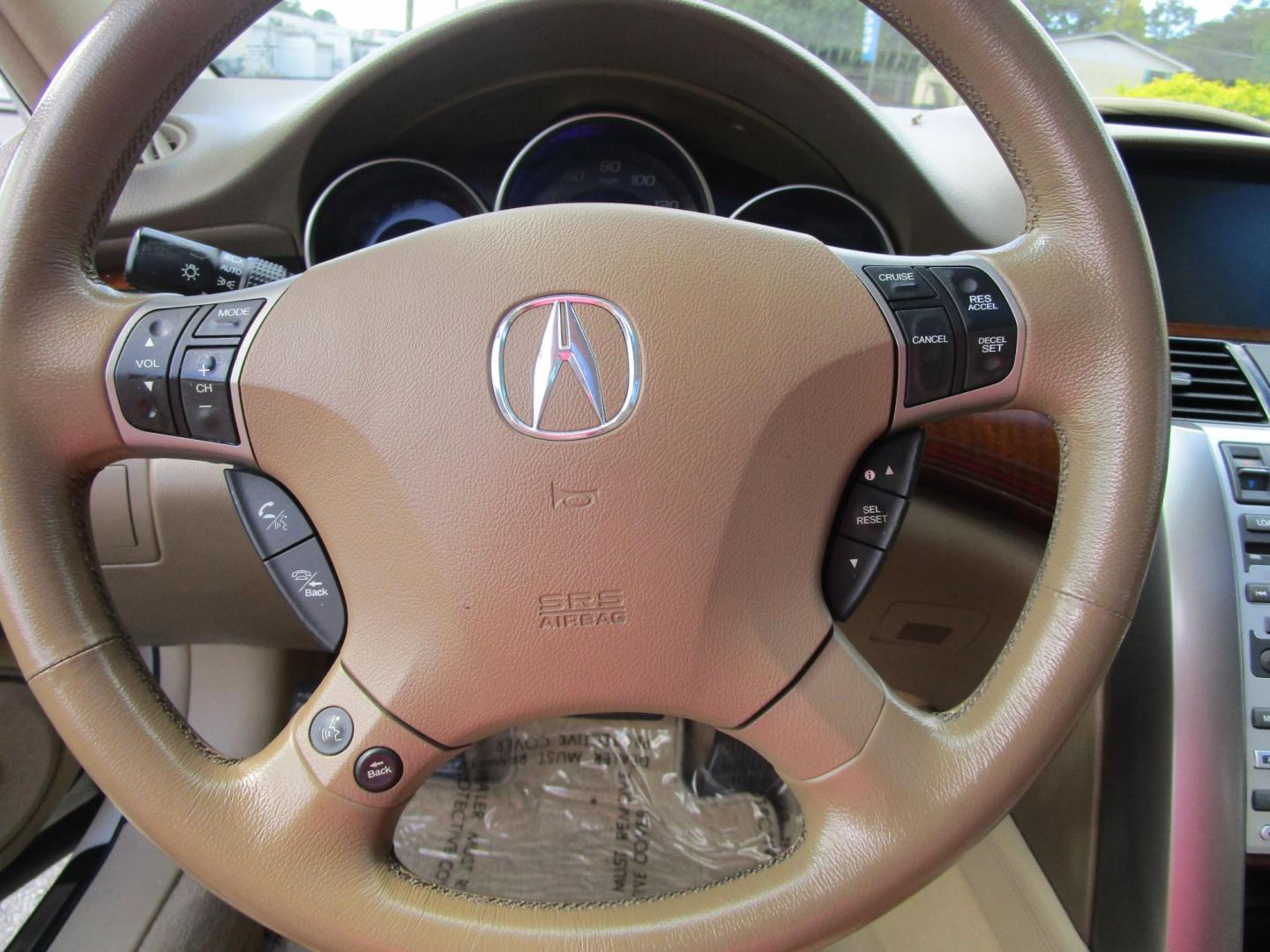 2006 WHITE /Tan / Leather Acura RL Sedan (JH4KB16566C) with an 3.5L V6 SOHC 24V engine, 5-Speed Automatic Overdrive transmission, located at 1814 Albert Pike Road, Hot Springs, AR, 71913, (501) 623-1717, 34.494228, -93.094070 - Photo#8
