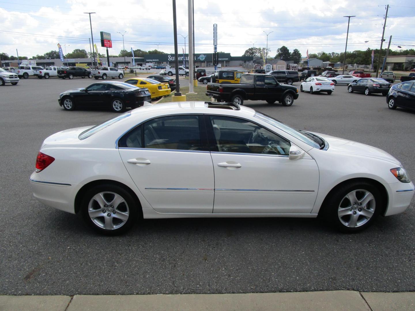2006 WHITE /Tan / Leather Acura RL Sedan (JH4KB16566C) with an 3.5L V6 SOHC 24V engine, 5-Speed Automatic Overdrive transmission, located at 1814 Albert Pike Road, Hot Springs, AR, 71913, (501) 623-1717, 34.494228, -93.094070 - Photo#2