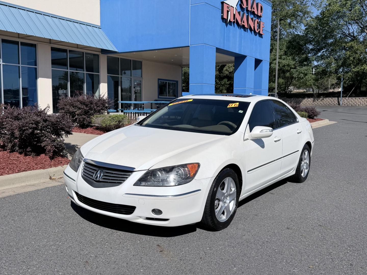 2006 WHITE /Tan / Leather Acura RL Sedan (JH4KB16566C) with an 3.5L V6 SOHC 24V engine, 5-Speed Automatic Overdrive transmission, located at 1814 Albert Pike Road, Hot Springs, AR, 71913, (501) 623-1717, 34.494228, -93.094070- Photo#1