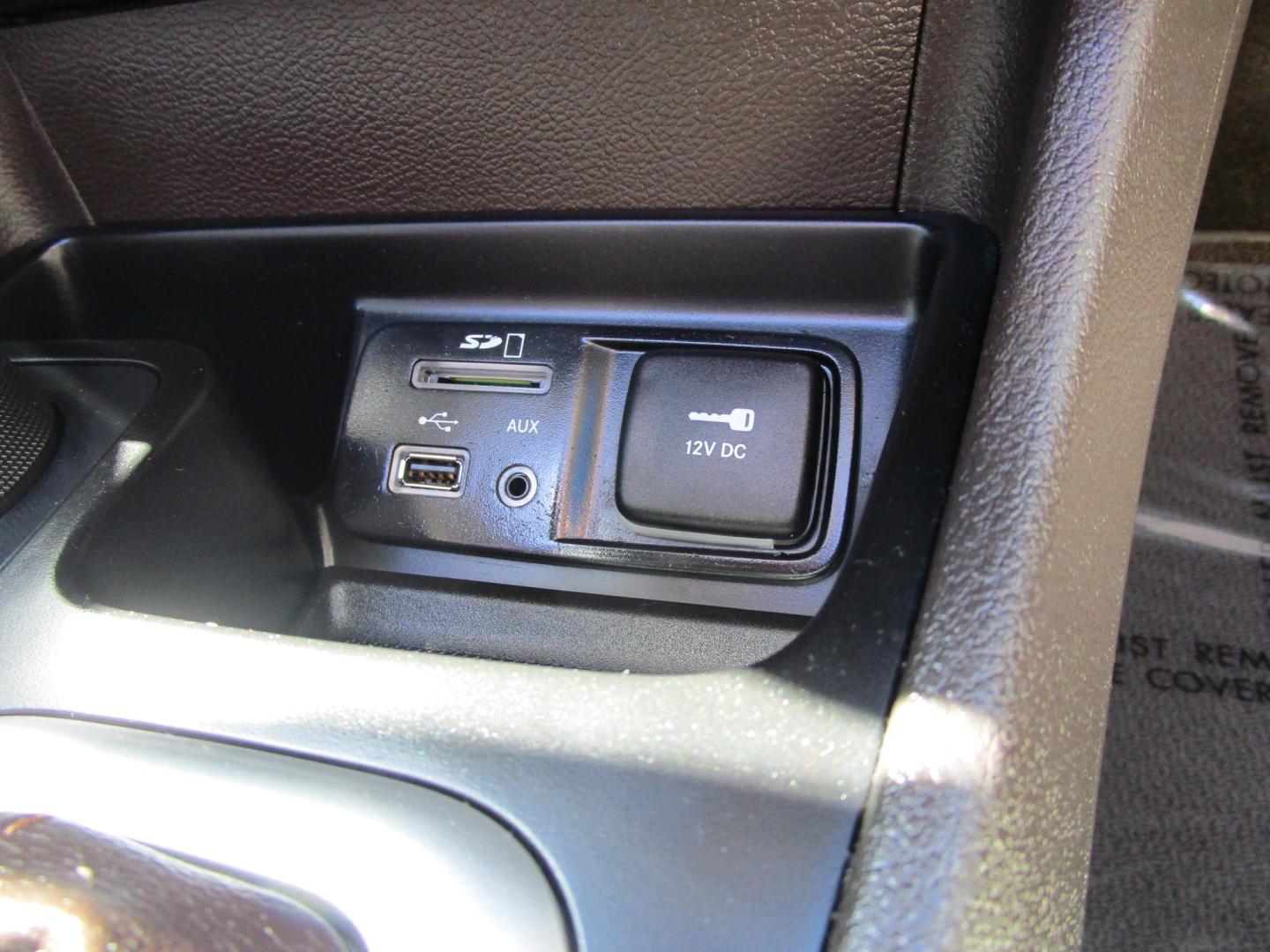 2017 WHITE /IVORY Jeep Cherokee Overland 4WD (1C4PJMJS6HW) with an 3.2L V6 DOHC 24V engine, 9A transmission, located at 1814 Albert Pike Road, Hot Springs, AR, 71913, (501) 623-1717, 34.494228, -93.094070 - CHECK OUT THIS BEAUTY! ONE OWNER! Exterior Features: 18 Inch Wheels. LED daytime running headlamps. LED tail lamps. Fog and Cornering lamps. Power liftgate. Exterior mirrors with heating element. Bright white clear coat exterior paint. Interior Features: Leather wrapped instrument panel, sh - Photo#6