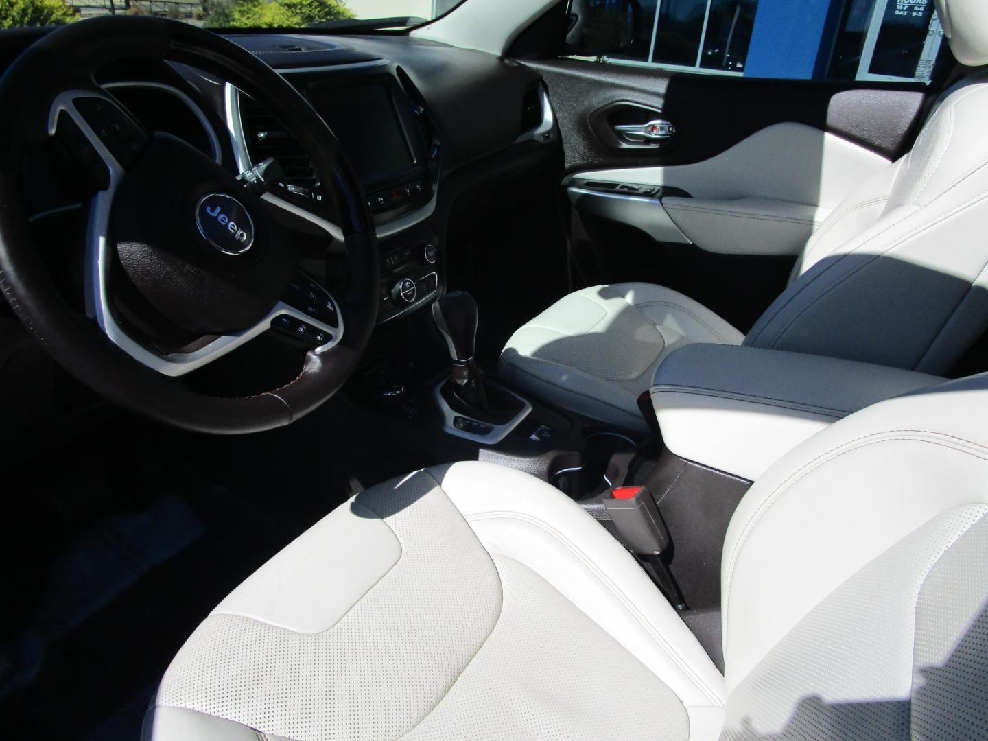 2017 WHITE /IVORY Jeep Cherokee Overland 4WD (1C4PJMJS6HW) with an 3.2L V6 DOHC 24V engine, 9A transmission, located at 1814 Albert Pike Road, Hot Springs, AR, 71913, (501) 623-1717, 34.494228, -93.094070 - CHECK OUT THIS BEAUTY! ONE OWNER! Exterior Features: 18 Inch Wheels. LED daytime running headlamps. LED tail lamps. Fog and Cornering lamps. Power liftgate. Exterior mirrors with heating element. Bright white clear coat exterior paint. Interior Features: Leather wrapped instrument panel, sh - Photo#8