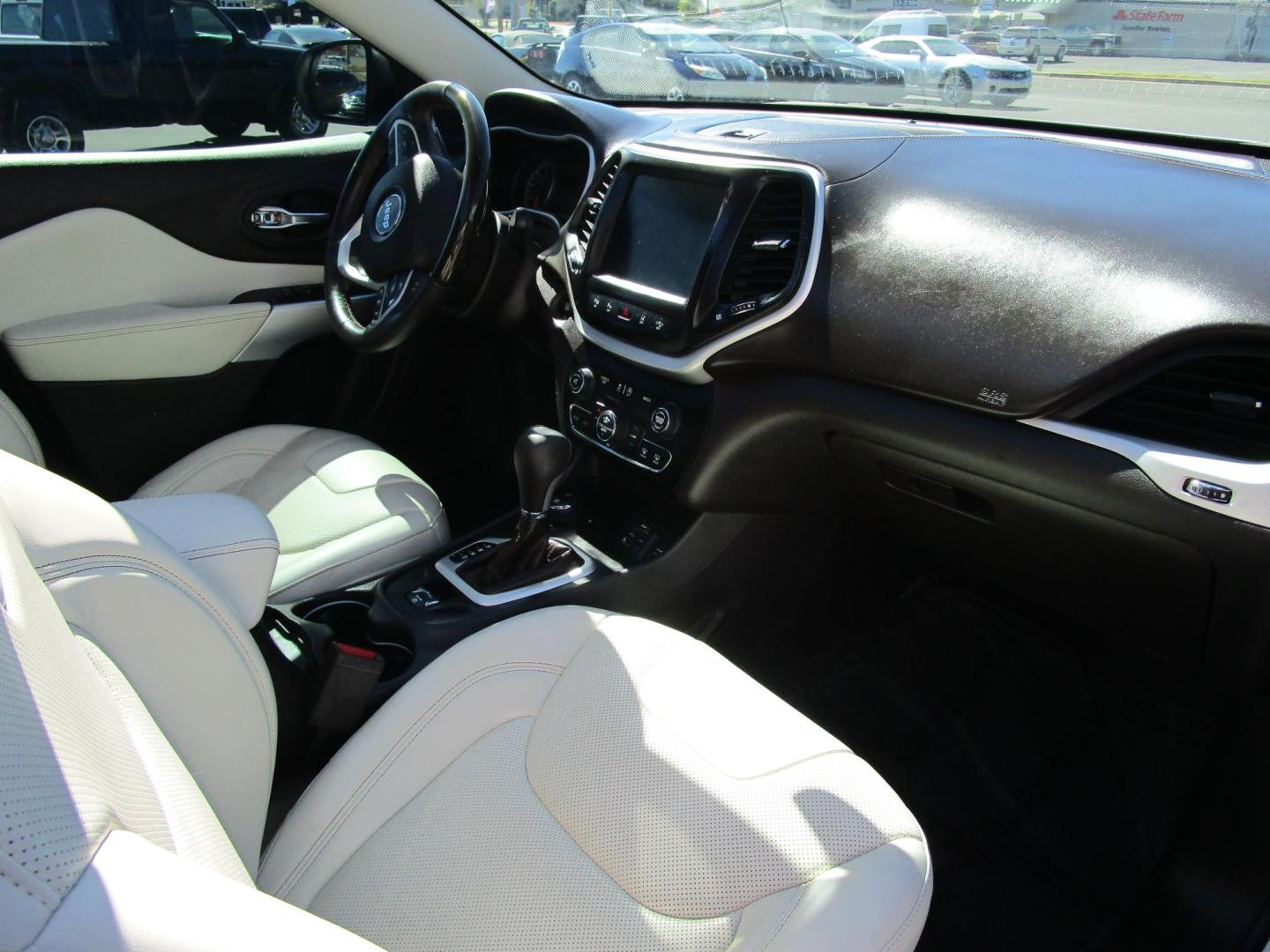 2017 WHITE /IVORY Jeep Cherokee Overland 4WD (1C4PJMJS6HW) with an 3.2L V6 DOHC 24V engine, 9A transmission, located at 1814 Albert Pike Road, Hot Springs, AR, 71913, (501) 623-1717, 34.494228, -93.094070 - CHECK OUT THIS BEAUTY! ONE OWNER! Exterior Features: 18 Inch Wheels. LED daytime running headlamps. LED tail lamps. Fog and Cornering lamps. Power liftgate. Exterior mirrors with heating element. Bright white clear coat exterior paint. Interior Features: Leather wrapped instrument panel, sh - Photo#9