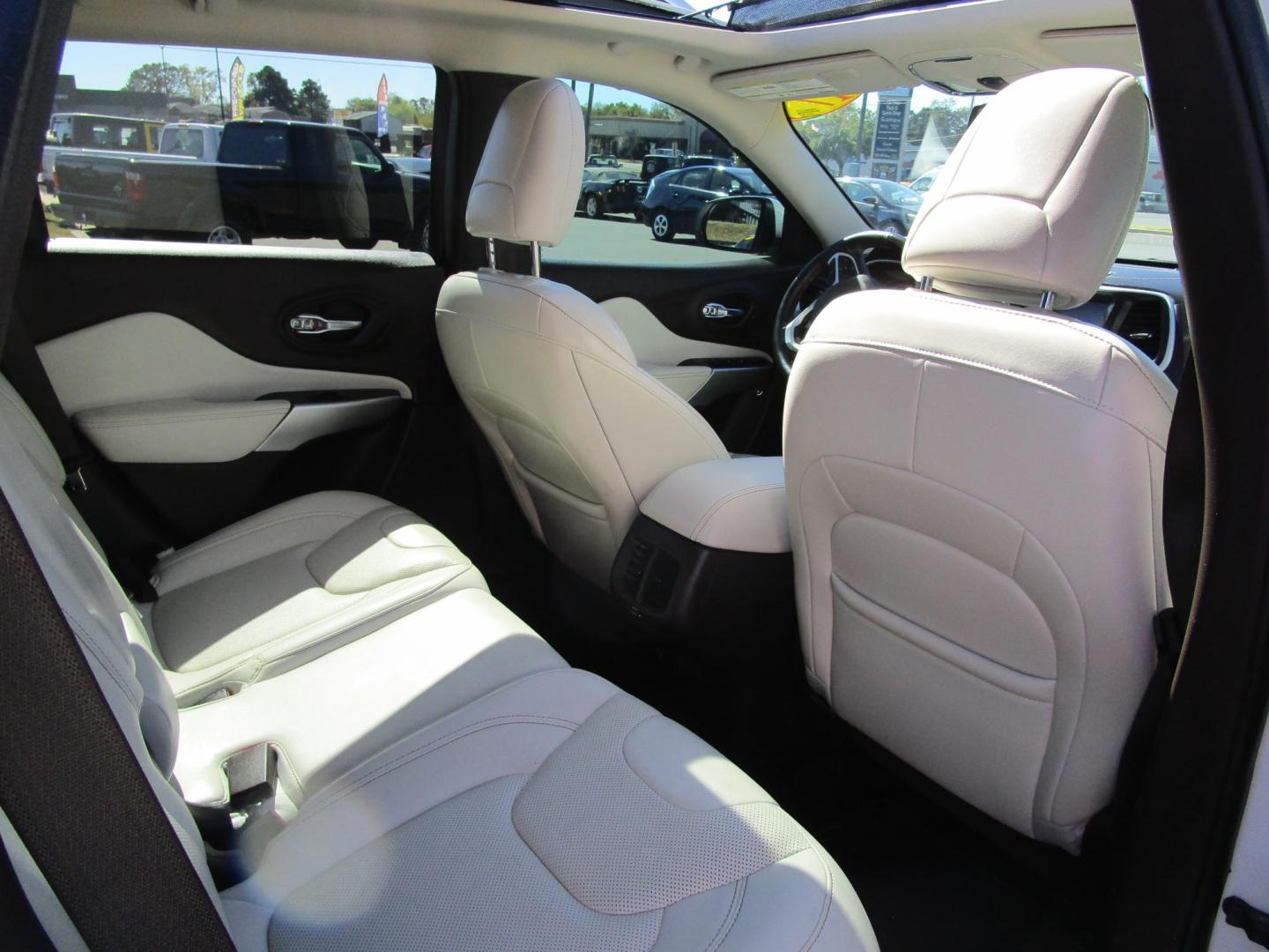 2017 WHITE /IVORY Jeep Cherokee Overland 4WD (1C4PJMJS6HW) with an 3.2L V6 DOHC 24V engine, 9A transmission, located at 1814 Albert Pike Road, Hot Springs, AR, 71913, (501) 623-1717, 34.494228, -93.094070 - CHECK OUT THIS BEAUTY! ONE OWNER! Exterior Features: 18 Inch Wheels. LED daytime running headlamps. LED tail lamps. Fog and Cornering lamps. Power liftgate. Exterior mirrors with heating element. Bright white clear coat exterior paint. Interior Features: Leather wrapped instrument panel, sh - Photo#10