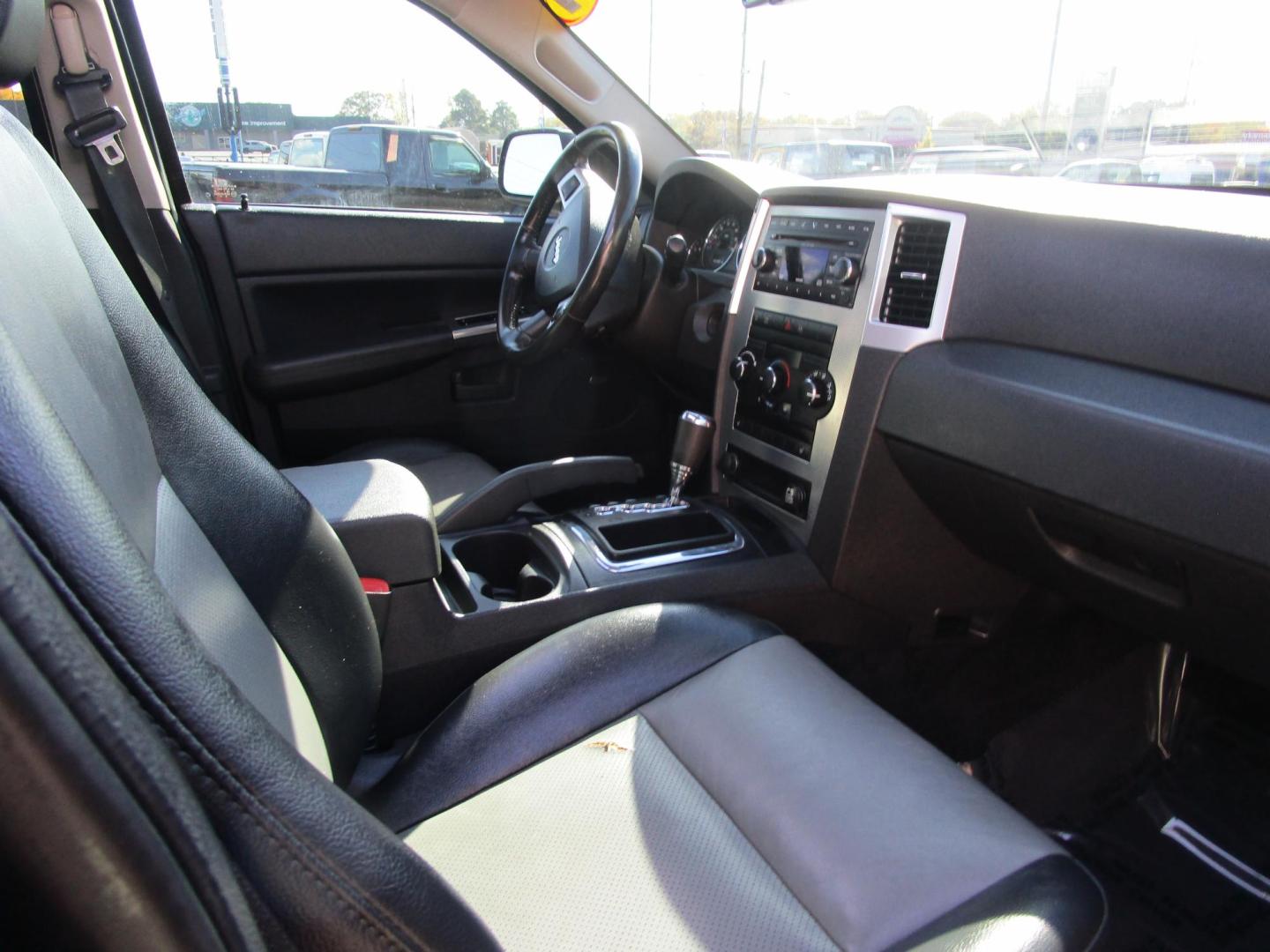2008 Grey /BLACK Jeep Grand Cherokee Laredo 2WD (1J8HS48N28C) with an 4.7L V8 SOHC 16V engine, 5-Speed Automatic Overdrive transmission, located at 1814 Albert Pike Road, Hot Springs, AR, 71913, (501) 623-1717, 34.494228, -93.094070 - 2008 Jeep Grand Cherokee Laredo. 4 Door SUV. 4.7L V8 F SOHC Gasoline Rear Wheel Drive - Photo#5