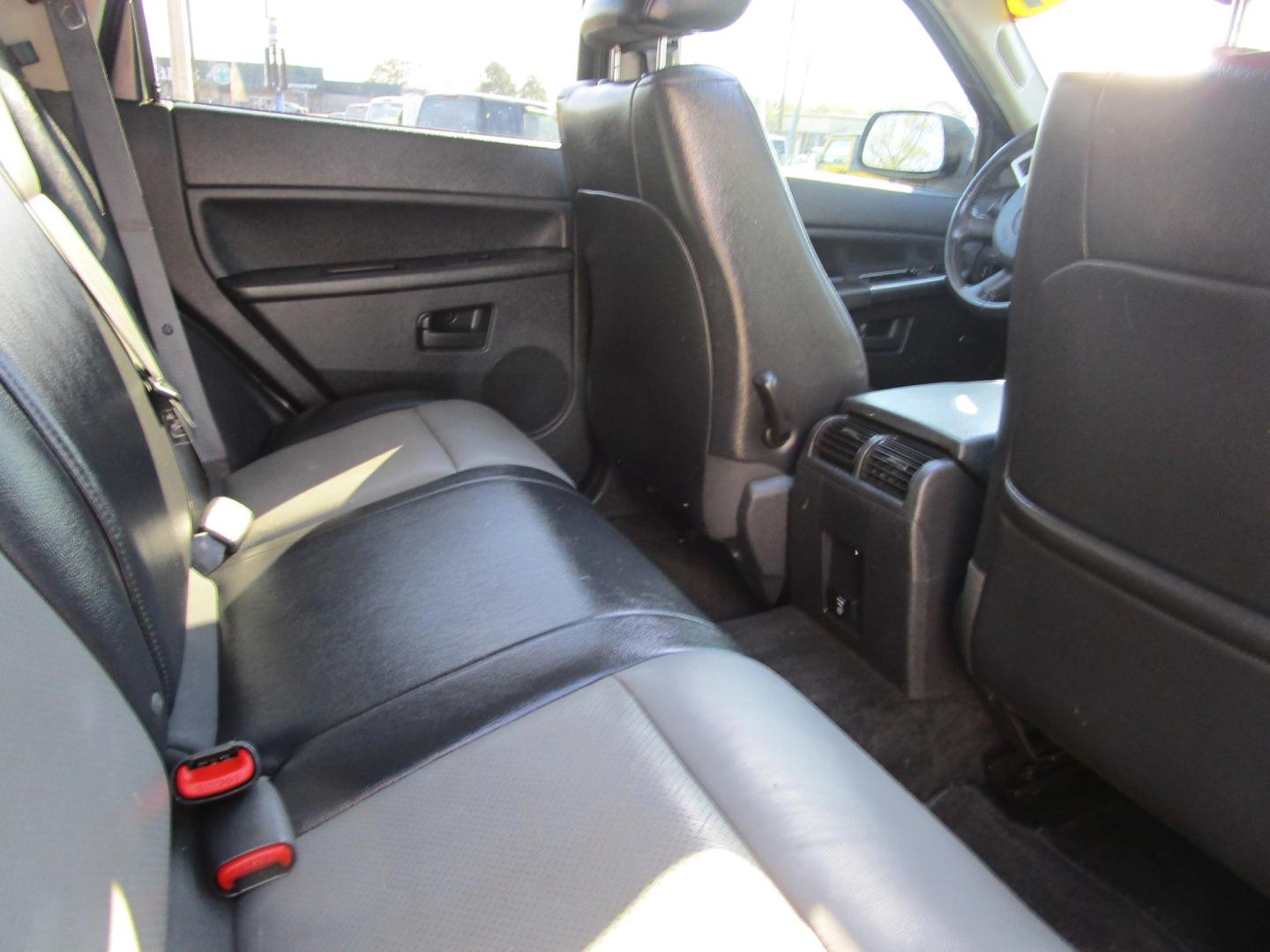 2008 Grey /BLACK Jeep Grand Cherokee Laredo 2WD (1J8HS48N28C) with an 4.7L V8 SOHC 16V engine, 5-Speed Automatic Overdrive transmission, located at 1814 Albert Pike Road, Hot Springs, AR, 71913, (501) 623-1717, 34.494228, -93.094070 - 2008 Jeep Grand Cherokee Laredo. 4 Door SUV. 4.7L V8 F SOHC Gasoline Rear Wheel Drive - Photo#6
