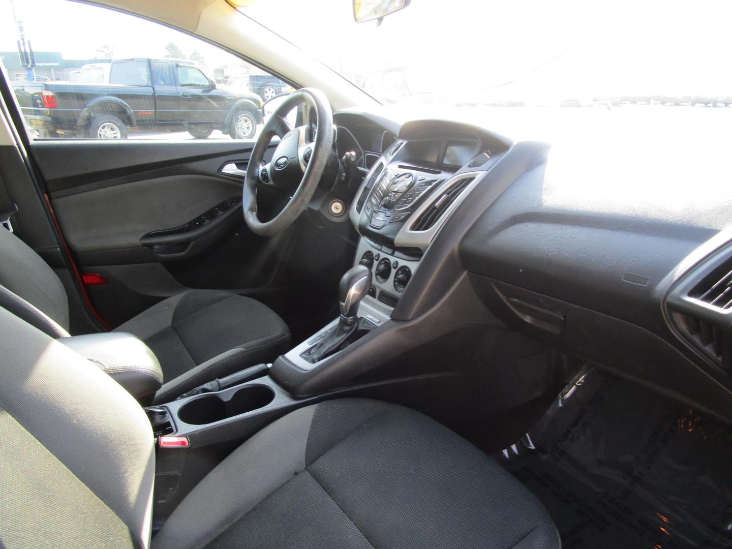 2014 RED /BLACK Ford Focus SE Hatch (1FADP3K25EL) with an 2.0L L4 DOHC 16V engine, 6-Speed Automatic transmission, located at 1814 Albert Pike Road, Hot Springs, AR, 71913, (501) 623-1717, 34.494228, -93.094070 - 2014 Ford Focus 5 door hatchback SE. 5 Passenger 2.0L I4 GDI Engine 6-Speed Automatic Transmission Exterior Features: Auto Halogen Headlamps. Easy Fuel Capless Filler. Manual Fold/Power Integrated Spotter Mirrors. Rear Spoiler. Rear Wiper. Interior Features: Bucket Seats. A/C. Center Console - Photo#5