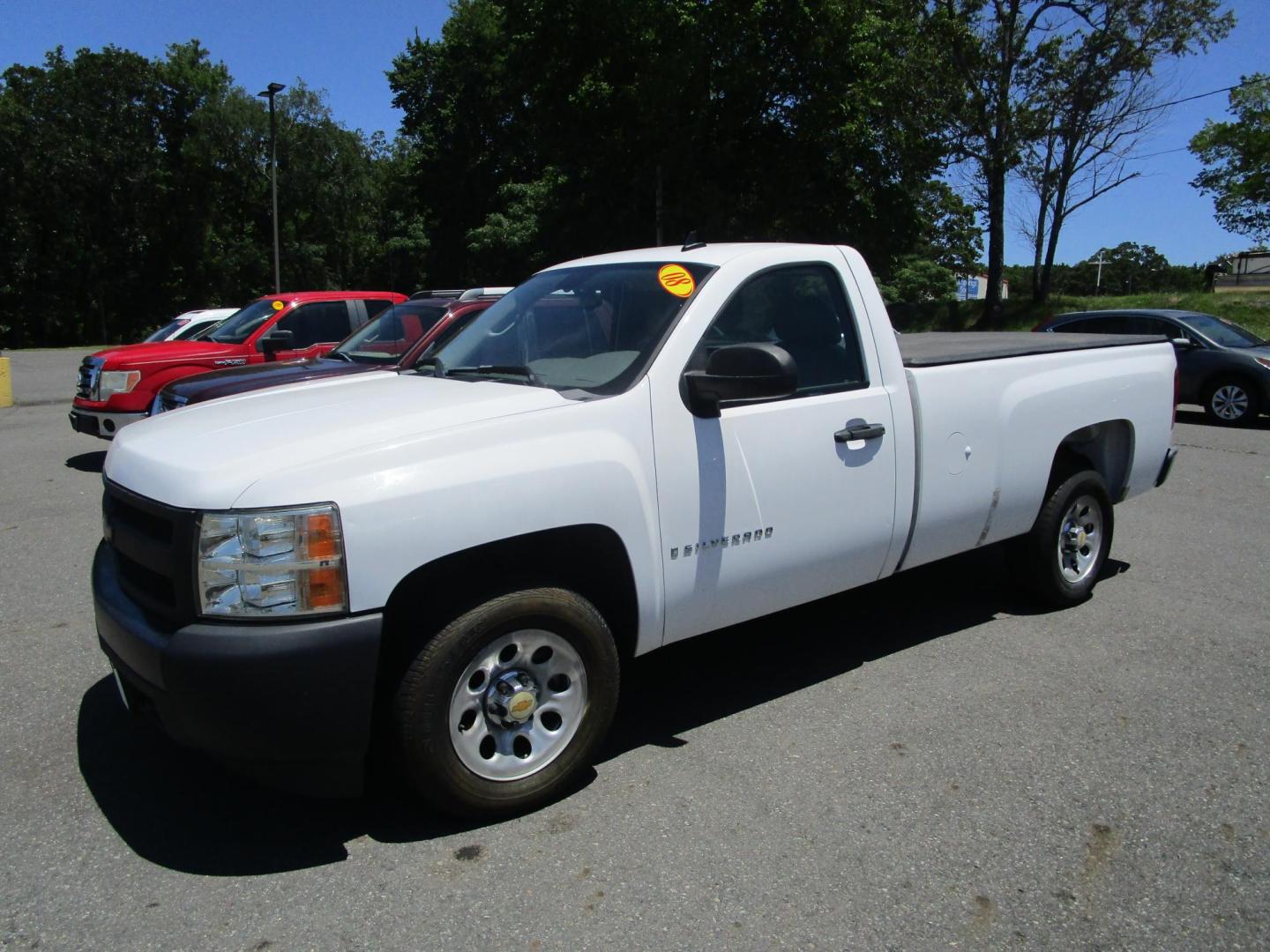 2008 WHITE /GREY Chevrolet Silverado 1500 LT1 Long Box 2WD (1GCEC14C38Z) with an 4.8L V8 OHV 16V engine, 4-Speed Automatic Overdrive transmission, located at 1814 Albert Pike Road, Hot Springs, AR, 71913, (501) 623-1717, 34.494228, -93.094070 - 2008 CHEVROLET SILVERADO 1500 WORK TRUCK 4.8L V8 F GASOLINE REAR WHEEL DRIVE Long Box 2WD - Photo#1