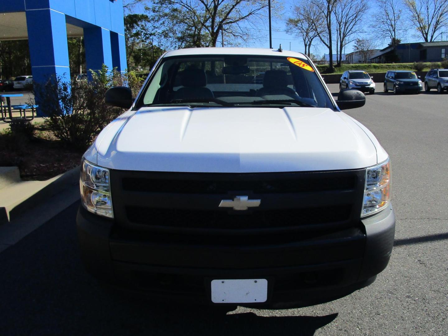 2008 WHITE /GREY Chevrolet Silverado 1500 LT1 Long Box 2WD (1GCEC14C38Z) with an 4.8L V8 OHV 16V engine, 4-Speed Automatic Overdrive transmission, located at 1814 Albert Pike Road, Hot Springs, AR, 71913, (501) 623-1717, 34.494228, -93.094070 - 2008 CHEVROLET SILVERADO 1500 WORK TRUCK 4.8L V8 F GASOLINE REAR WHEEL DRIVE Long Box 2WD - Photo#2