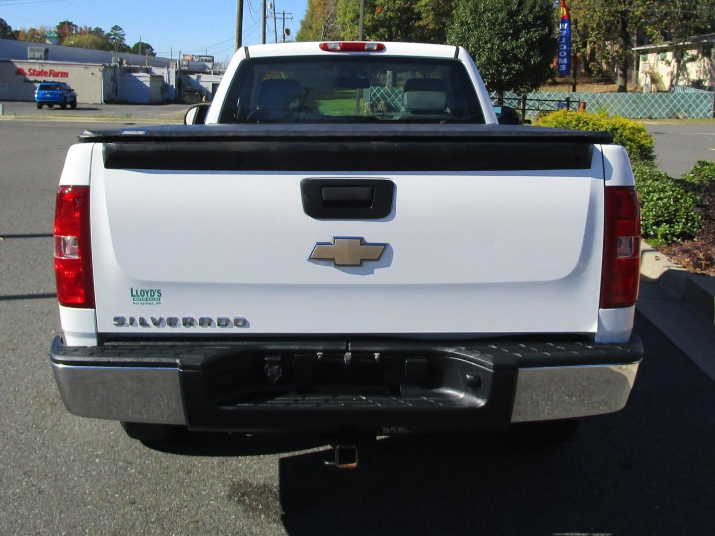 2008 WHITE /GREY Chevrolet Silverado 1500 LT1 Long Box 2WD (1GCEC14C38Z) with an 4.8L V8 OHV 16V engine, 4-Speed Automatic Overdrive transmission, located at 1814 Albert Pike Road, Hot Springs, AR, 71913, (501) 623-1717, 34.494228, -93.094070 - 2008 CHEVROLET SILVERADO 1500 WORK TRUCK 4.8L V8 F GASOLINE REAR WHEEL DRIVE Long Box 2WD - Photo#5