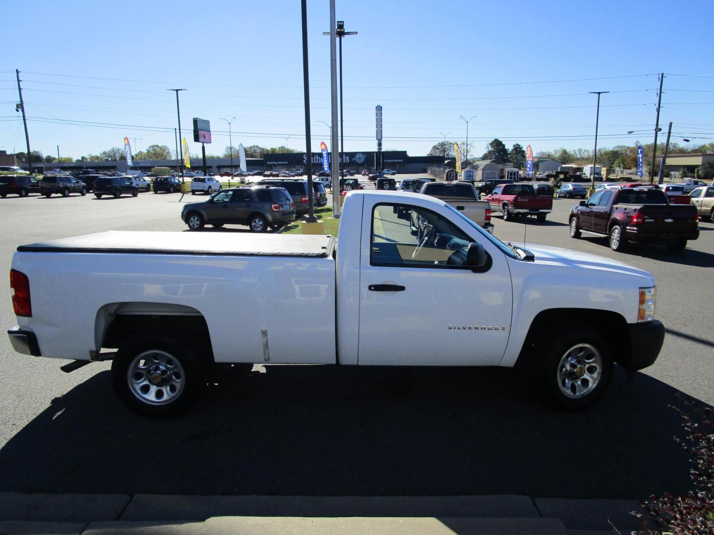 2008 WHITE /GREY Chevrolet Silverado 1500 LT1 Long Box 2WD (1GCEC14C38Z) with an 4.8L V8 OHV 16V engine, 4-Speed Automatic Overdrive transmission, located at 1814 Albert Pike Road, Hot Springs, AR, 71913, (501) 623-1717, 34.494228, -93.094070 - 2008 CHEVROLET SILVERADO 1500 WORK TRUCK 4.8L V8 F GASOLINE REAR WHEEL DRIVE Long Box 2WD - Photo#4