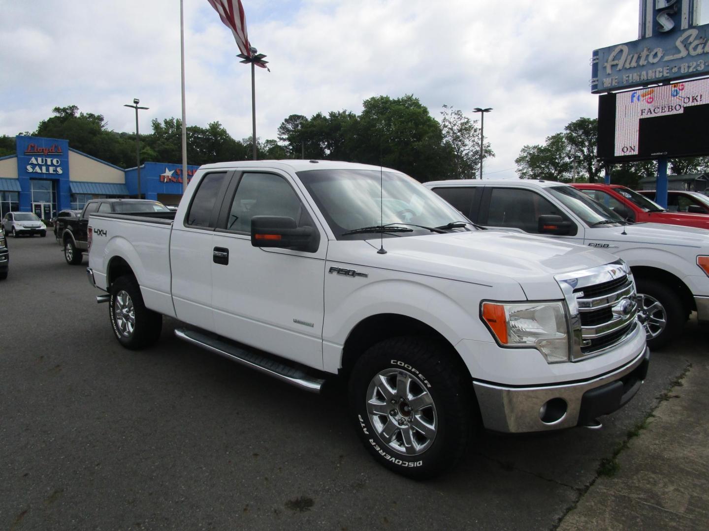 2013 WHITE /GRAY LEATHER Ford F-150 XLT SuperCab 6.5-ft. Bed 4WD (1FTFX1ET9DK) with an 3.5L V6 TURBO engine, 6-Speed Automatic transmission, located at 1814 Albert Pike Road, Hot Springs, AR, 71913, (501) 623-1717, 34.494228, -93.094070 - Photo#3