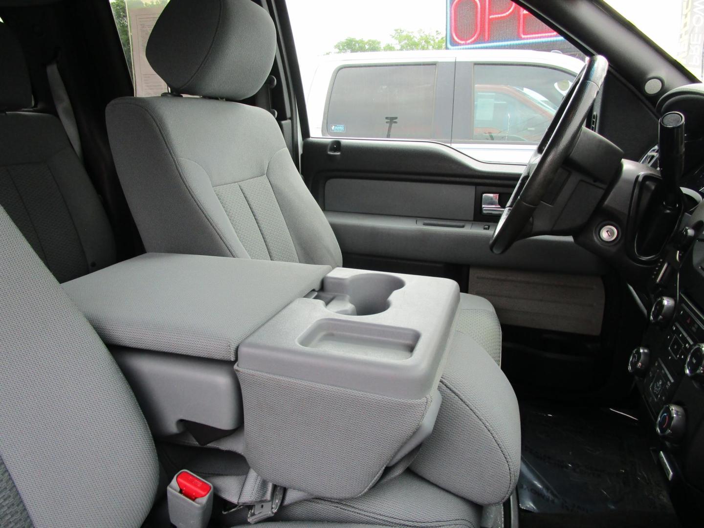 2013 WHITE /GRAY LEATHER Ford F-150 XLT SuperCab 6.5-ft. Bed 4WD (1FTFX1ET9DK) with an 3.5L V6 TURBO engine, 6-Speed Automatic transmission, located at 1814 Albert Pike Road, Hot Springs, AR, 71913, (501) 623-1717, 34.494228, -93.094070 - Photo#9