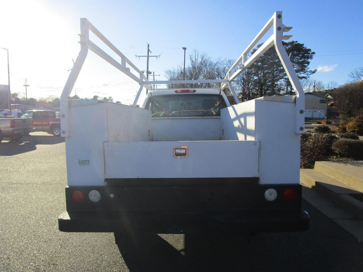 2012 WHITE /Black/Cloth Chevrolet Silverado 2500HD Work Truck Long Box 2WD (1GB0CVCGXCF) with an 6.0L V8 OHV 16V FFV engine, 6-Speed Automatic transmission, located at 1814 Albert Pike Road, Hot Springs, AR, 71913, (501) 623-1717, 34.494228, -93.094070 - Photo#3