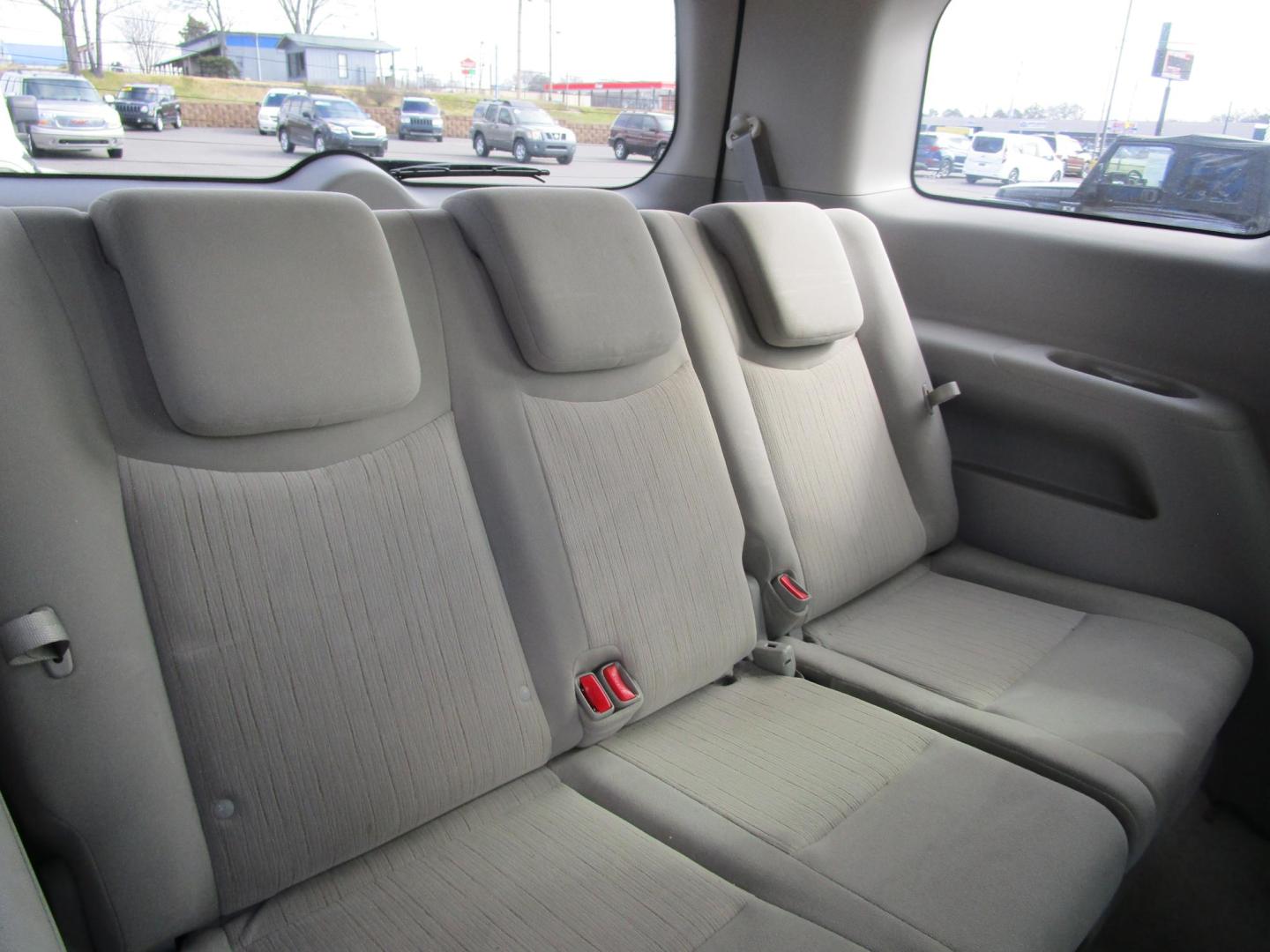 2012 SILVER Nissan Quest 3.5 S (JN8AE2KP0C9) with an 3.5L V6 DOHC 24V engine, Continuously Variable Transmission transmission, located at 1814 Albert Pike Road, Hot Springs, AR, 71913, (501) 623-1717, 34.494228, -93.094070 - Photo#7