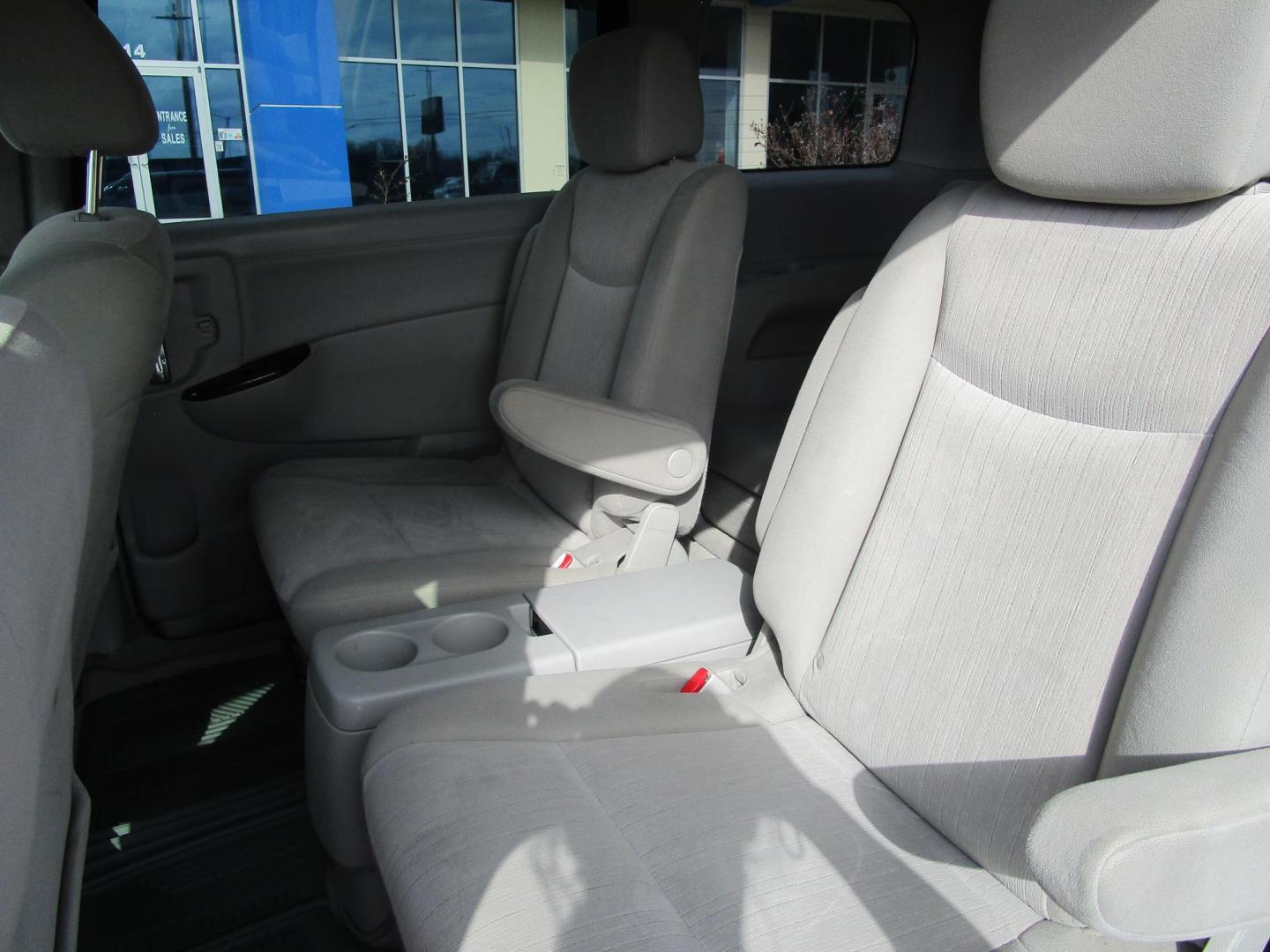 2012 SILVER Nissan Quest 3.5 S (JN8AE2KP0C9) with an 3.5L V6 DOHC 24V engine, Continuously Variable Transmission transmission, located at 1814 Albert Pike Road, Hot Springs, AR, 71913, (501) 623-1717, 34.494228, -93.094070 - Photo#8