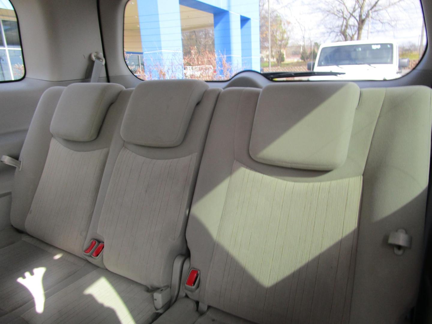 2012 SILVER Nissan Quest 3.5 S (JN8AE2KP0C9) with an 3.5L V6 DOHC 24V engine, Continuously Variable Transmission transmission, located at 1814 Albert Pike Road, Hot Springs, AR, 71913, (501) 623-1717, 34.494228, -93.094070 - Photo#9