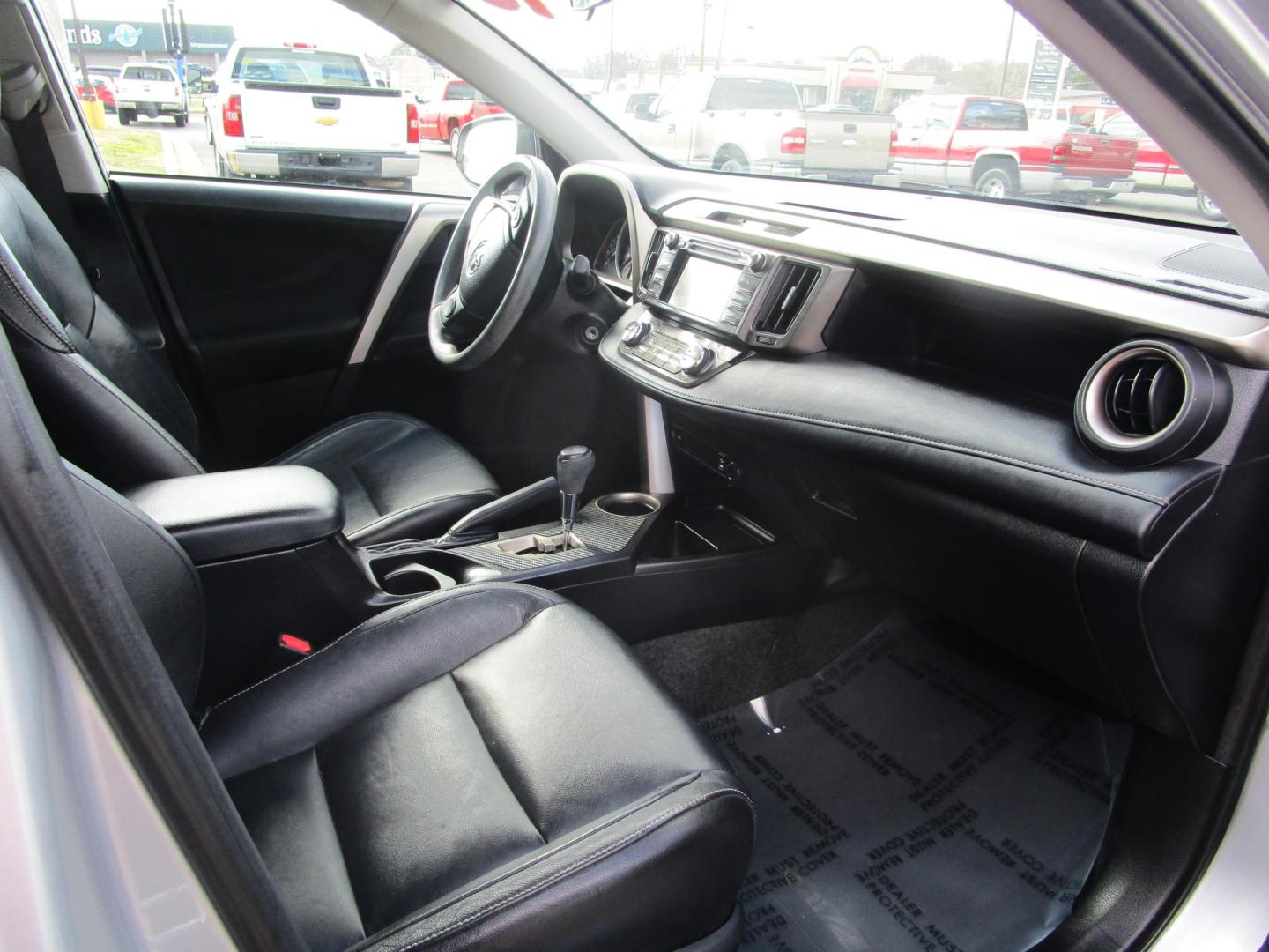 2013 SILVER /BLACK Toyota RAV4 XLE FWD (2T3WFREV9DW) with an 2.5L L4 DOHC 16V engine, 6-Speed Automatic transmission, located at 1814 Albert Pike Road, Hot Springs, AR, 71913, (501) 623-1717, 34.494228, -93.094070 - Photo#5