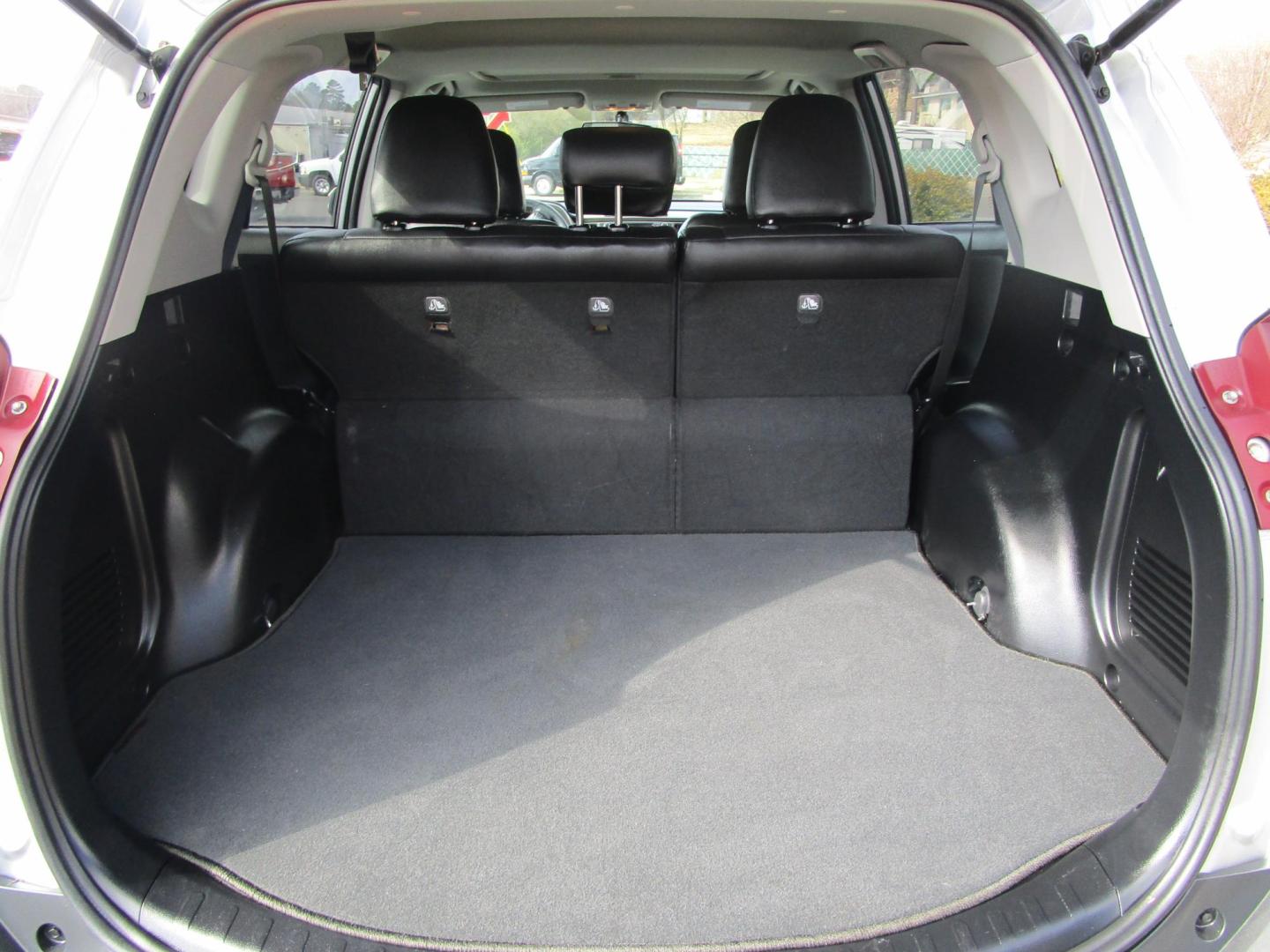 2013 SILVER /BLACK Toyota RAV4 XLE FWD (2T3WFREV9DW) with an 2.5L L4 DOHC 16V engine, 6-Speed Automatic transmission, located at 1814 Albert Pike Road, Hot Springs, AR, 71913, (501) 623-1717, 34.494228, -93.094070 - Photo#8