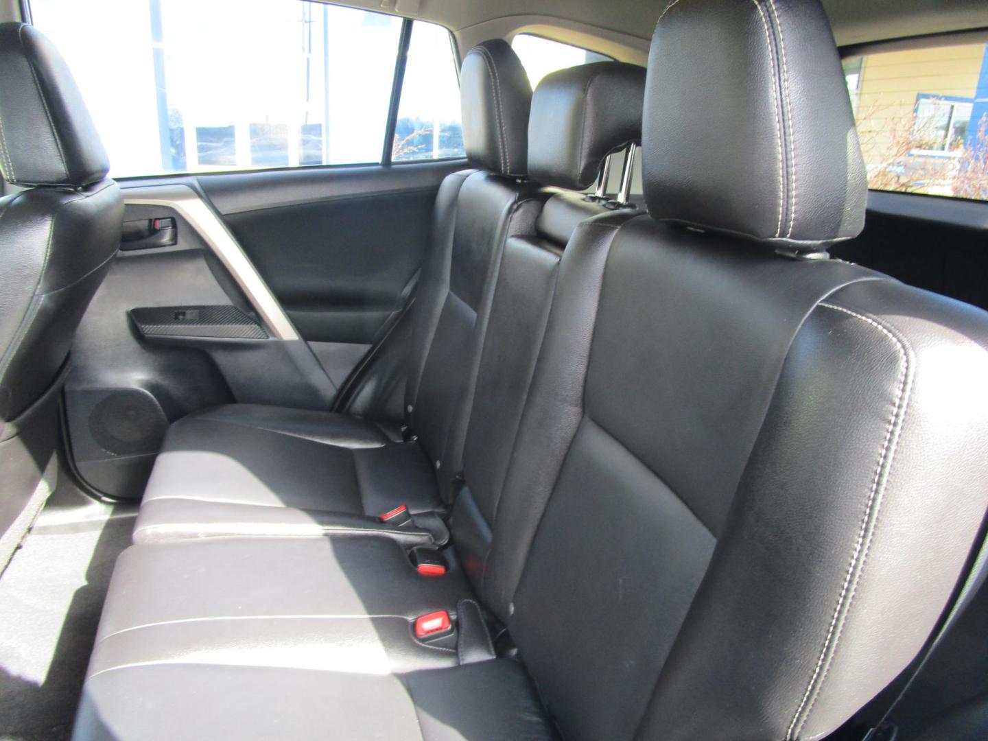 2013 SILVER /BLACK Toyota RAV4 XLE FWD (2T3WFREV9DW) with an 2.5L L4 DOHC 16V engine, 6-Speed Automatic transmission, located at 1814 Albert Pike Road, Hot Springs, AR, 71913, (501) 623-1717, 34.494228, -93.094070 - Photo#7