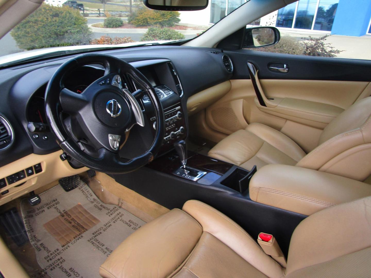 2010 WHITE /TAN Nissan Maxima S (1N4AA5AP2AC) with an 3.5L V6 DOHC 24V engine, CVT transmission, located at 1814 Albert Pike Road, Hot Springs, AR, 71913, (501) 623-1717, 34.494228, -93.094070 - Photo#4