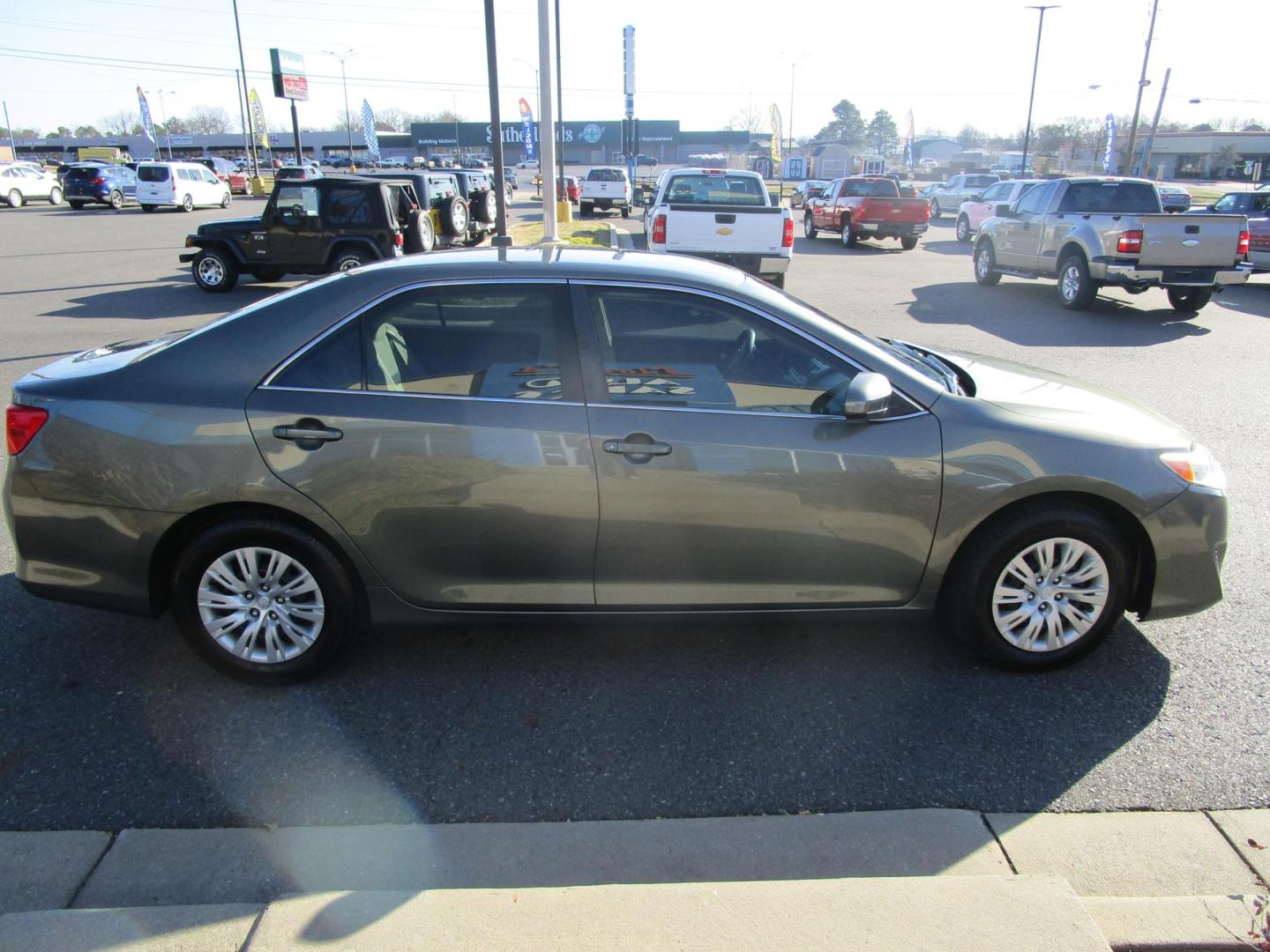 2012 GRAY Toyota Camry SE (4T4BF1FK5CR) with an 2.5L L4 DOHC 16V engine, 6-Speed Automatic transmission, located at 1814 Albert Pike Road, Hot Springs, AR, 71913, (501) 623-1717, 34.494228, -93.094070 - Photo#2