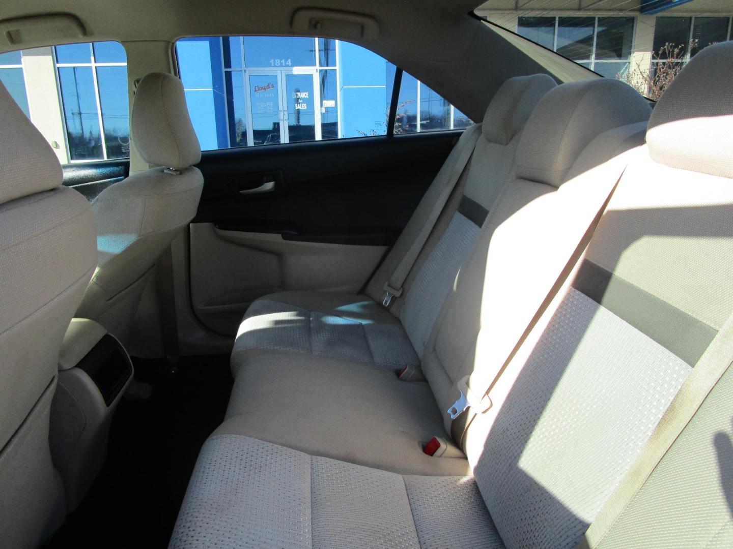 2012 GRAY Toyota Camry SE (4T4BF1FK5CR) with an 2.5L L4 DOHC 16V engine, 6-Speed Automatic transmission, located at 1814 Albert Pike Road, Hot Springs, AR, 71913, (501) 623-1717, 34.494228, -93.094070 - Photo#7