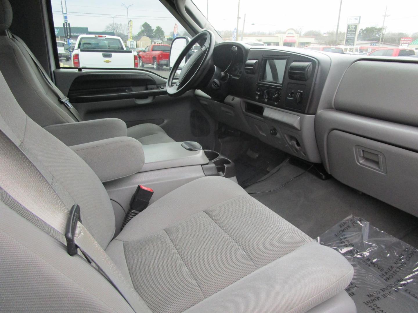 2005 SILVER Ford F-250 SD Lariat SuperCab 2WD (1FTNX20595E) with an 5.4L V8 SOHC 16V engine, located at 1814 Albert Pike Road, Hot Springs, AR, 71913, (501) 623-1717, 34.494228, -93.094070 - Photo#5