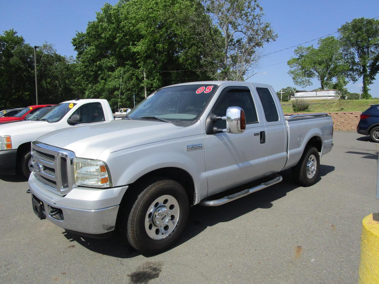 2005 SILVER Ford F-250 SD SuperCab 2WD (1FTNX20595E) with an 5.4L V8 SOHC 16V engine, AUTOMATIC transmission, located at 1814 Albert Pike Road, Hot Springs, AR, 71913, (501) 623-1717, 34.494228, -93.094070 - Photo#1