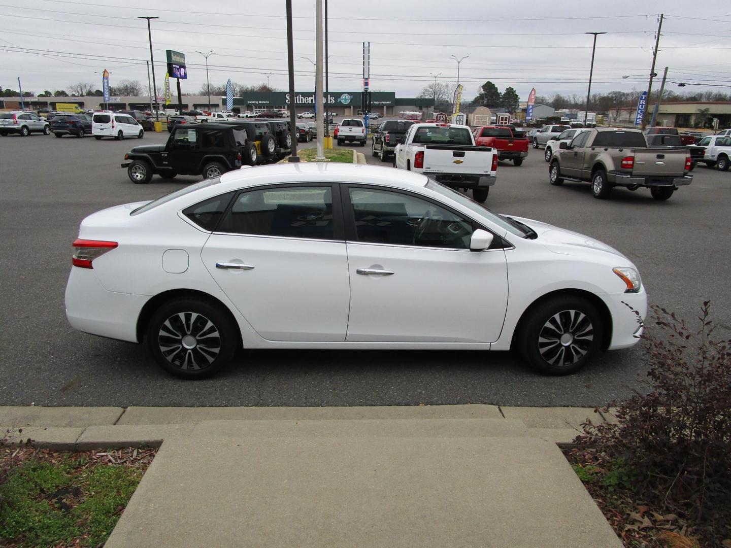 2015 WHITE /BLACK Nissan Sentra S 6MT (3N1AB7AP7FY) with an 1.8L L4 SFI DOHC 16V engine, 6-Speed Manual transmission, located at 1814 Albert Pike Road, Hot Springs, AR, 71913, (501) 623-1717, 34.494228, -93.094070 - Photo#2