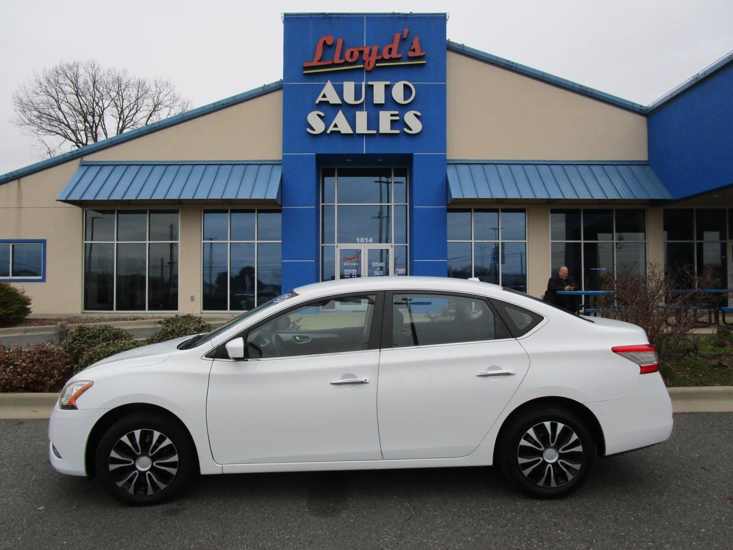 2015 WHITE /BLACK Nissan Sentra S 6MT (3N1AB7AP7FY) with an 1.8L L4 SFI DOHC 16V engine, 6-Speed Manual transmission, located at 1814 Albert Pike Road, Hot Springs, AR, 71913, (501) 623-1717, 34.494228, -93.094070 - Photo#0