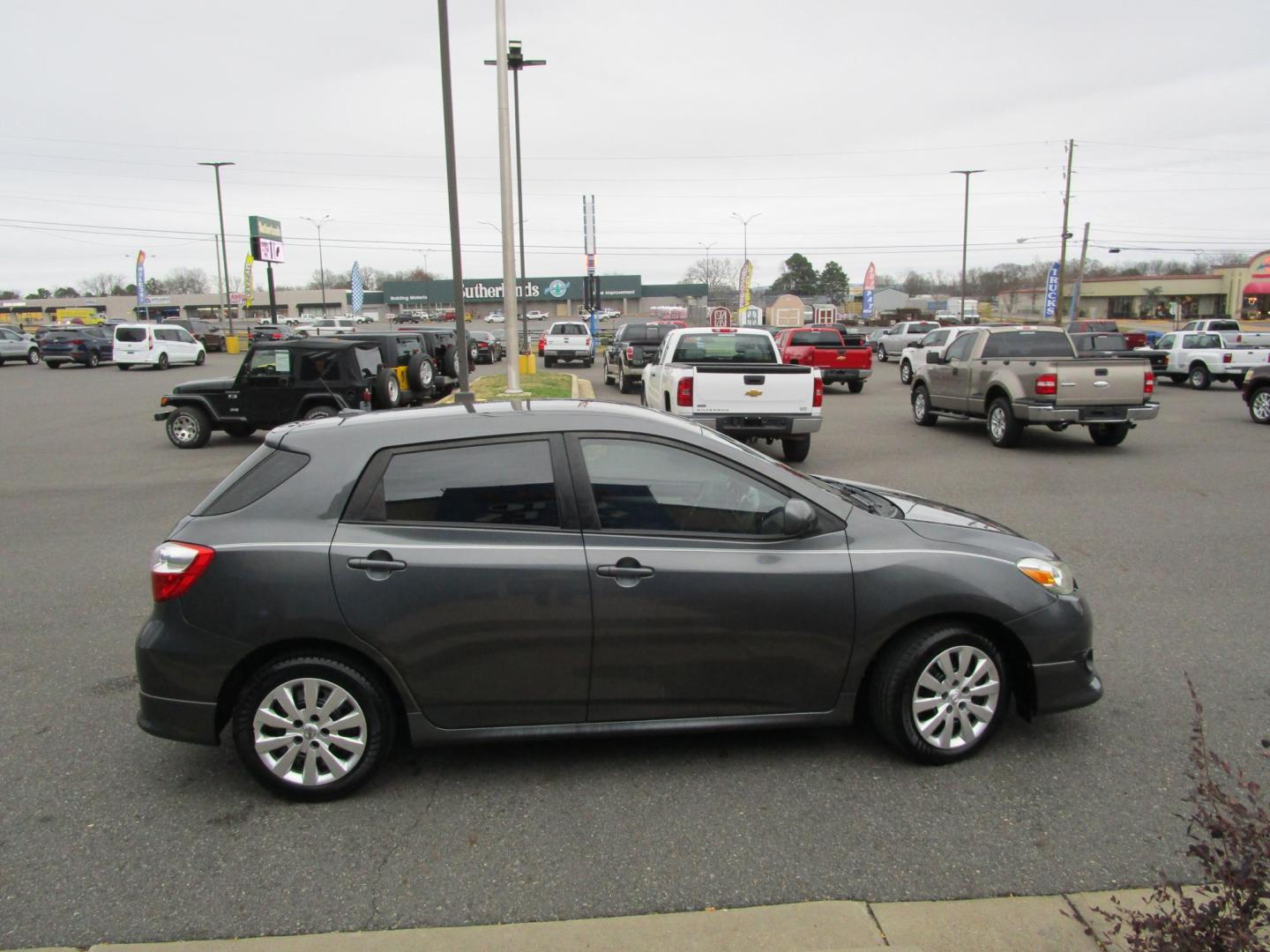 2009 Grey Toyota Matrix Base 4-Speed AT (2T1KU40E39C) with an 1.8L L4 DOHC 16V engine, 4-Speed Automatic Overdrive transmission, located at 1814 Albert Pike Road, Hot Springs, AR, 71913, (501) 623-1717, 34.494228, -93.094070 - Photo#2
