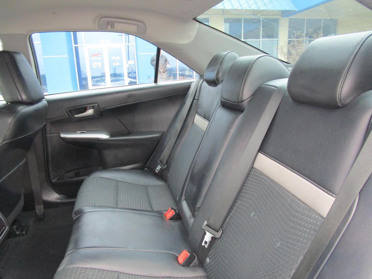2014 SILVER /BLACK Toyota Camry SE (4T1BF1FK0EU) with an 2.5L L4 DOHC 16V engine, 6-Speed Automatic transmission, located at 1814 Albert Pike Road, Hot Springs, AR, 71913, (501) 623-1717, 34.494228, -93.094070 - Photo#7