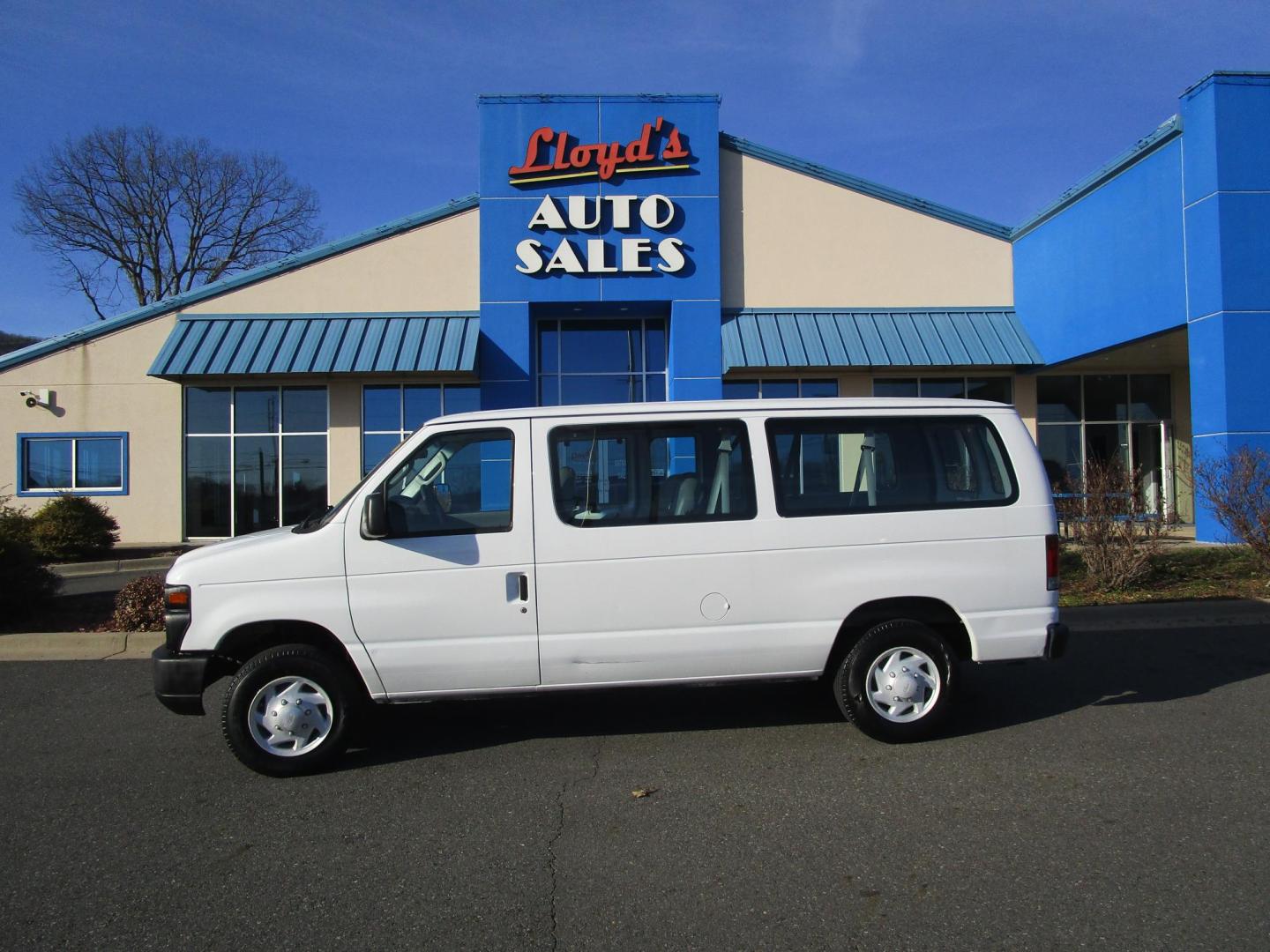 2008 WHITE /GREY Ford E-Series Wagon E-150 XL (1FMNE11W88D) with an 4.6L V8 SOHC 16V engine, 4-Speed Automatic transmission, located at 1814 Albert Pike Road, Hot Springs, AR, 71913, (501) 623-1717, 34.494228, -93.094070 - Photo#0