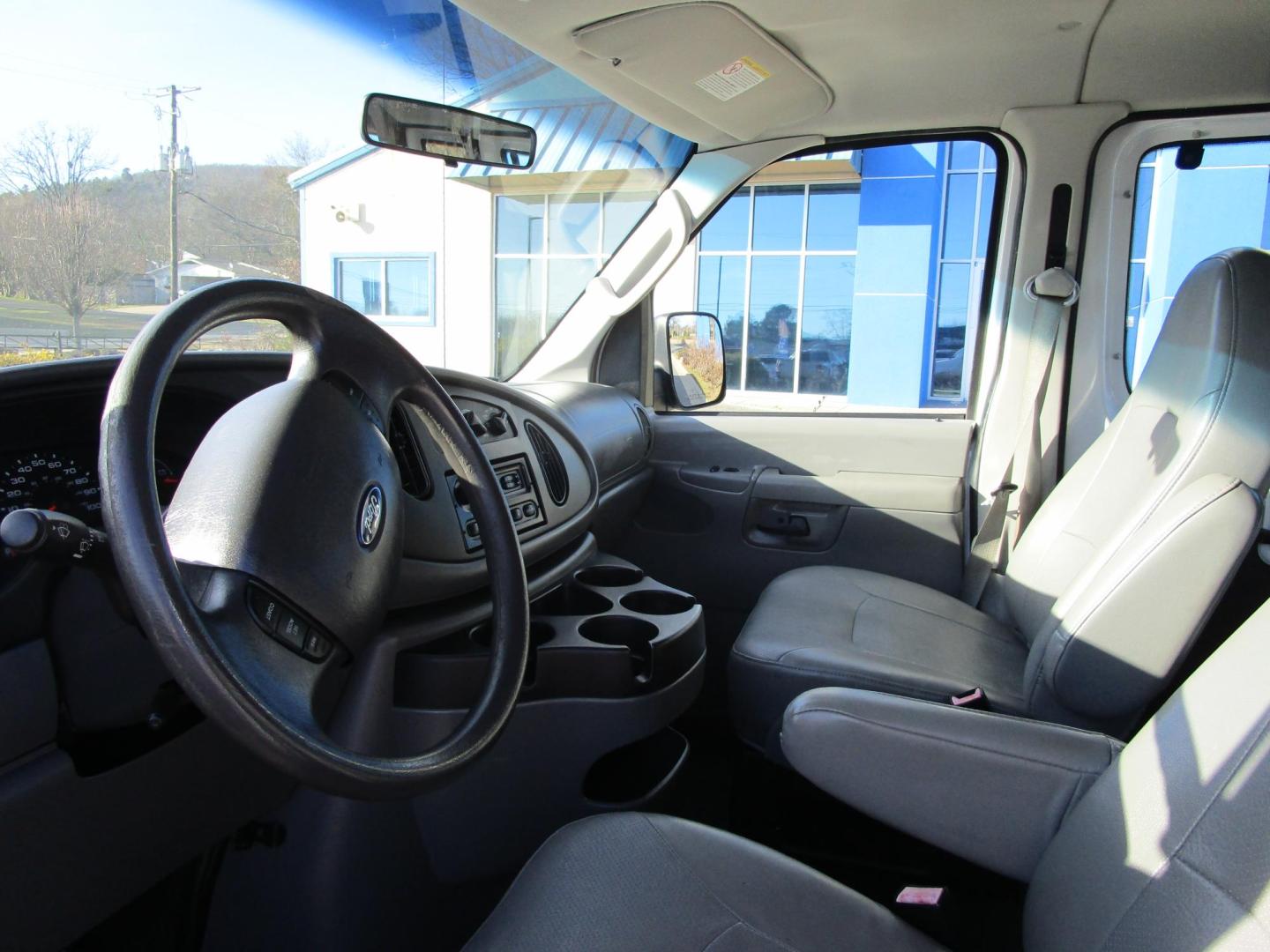 2008 WHITE /GREY Ford E-Series Wagon E-150 XL (1FMNE11W88D) with an 4.6L V8 SOHC 16V engine, 4-Speed Automatic transmission, located at 1814 Albert Pike Road, Hot Springs, AR, 71913, (501) 623-1717, 34.494228, -93.094070 - Photo#4