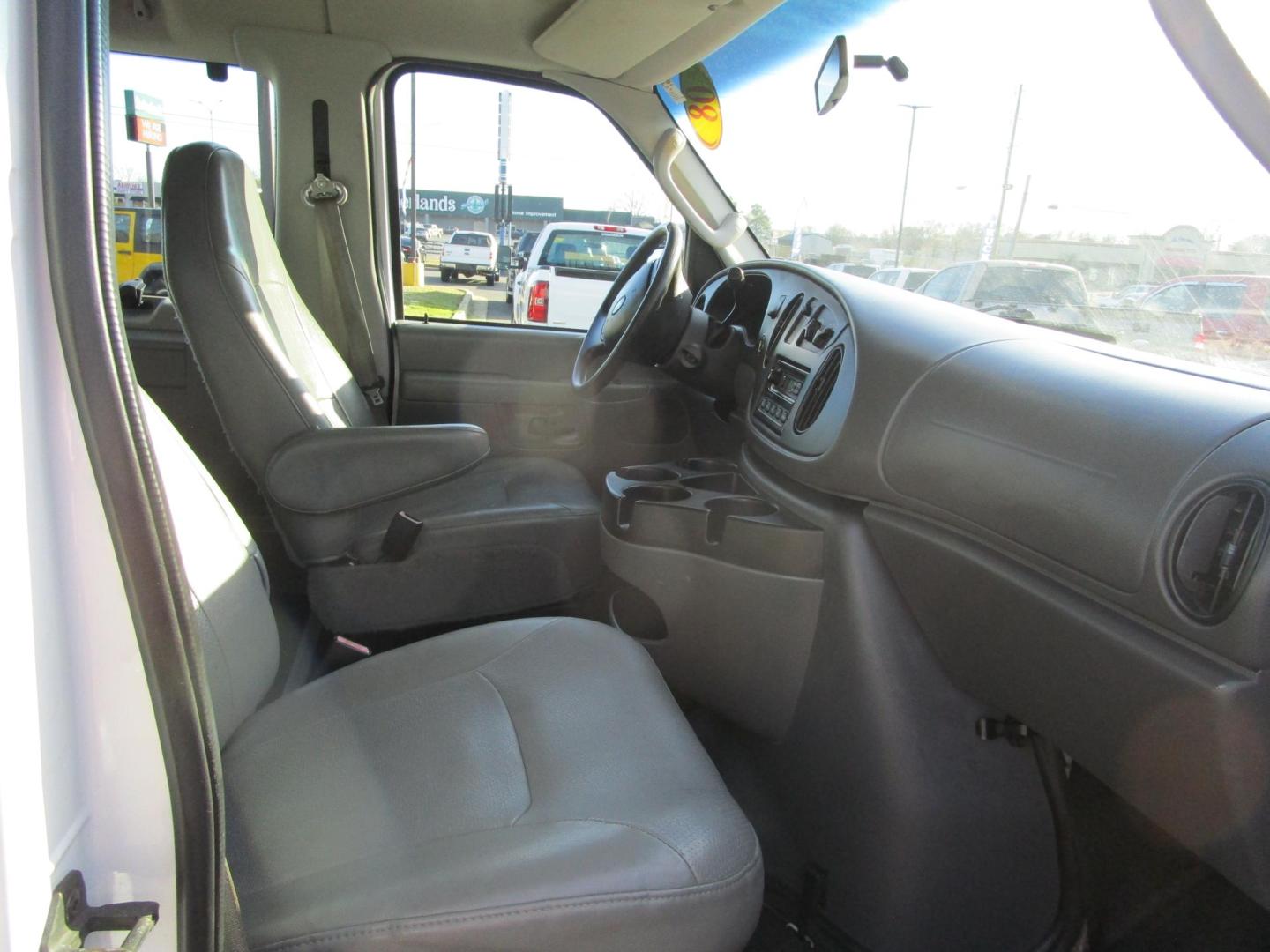 2008 WHITE /GREY Ford E-Series Wagon E-150 XL (1FMNE11W88D) with an 4.6L V8 SOHC 16V engine, 4-Speed Automatic transmission, located at 1814 Albert Pike Road, Hot Springs, AR, 71913, (501) 623-1717, 34.494228, -93.094070 - Photo#5