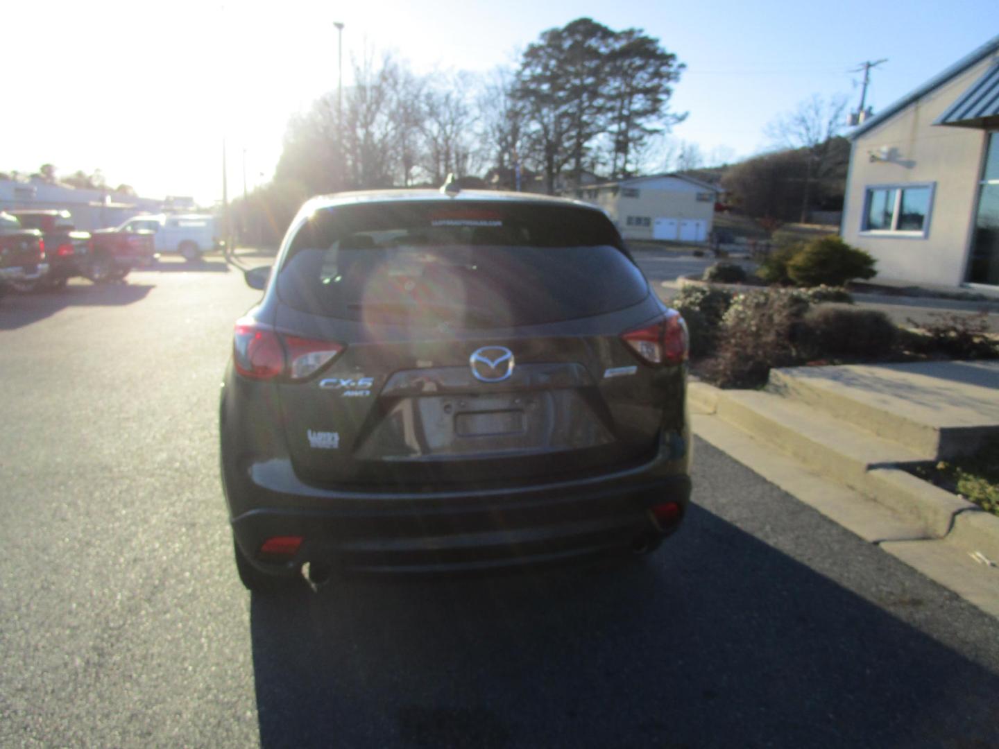2016 Grey /BLACK Mazda CX-5 Touring AWD (JM3KE4CY2G0) with an 2.5L L4 DOHC 16V engine, 6-Speed Automatic transmission, located at 1814 Albert Pike Road, Hot Springs, AR, 71913, (501) 623-1717, 34.494228, -93.094070 - Photo#3