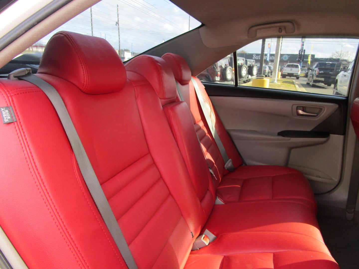 2015 WHITE /RED Toyota Camry XSE (4T4BF1FK8FR) with an 2.5L L4 DOHC 16V engine, 6-Speed Automatic transmission, located at 1814 Albert Pike Road, Hot Springs, AR, 71913, (501) 623-1717, 34.494228, -93.094070 - Photo#6