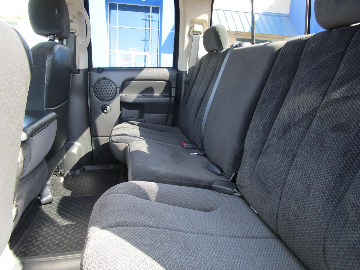 2005 Grey /BLACK Dodge Ram 1500 Laramie Quad Cab Long Bed 4WD (1D7HU18N85S) with an 4.7L V8 SOHC 16V engine, 5-Speed Automatic Overdrive transmission, located at 1814 Albert Pike Road, Hot Springs, AR, 71913, (501) 623-1717, 34.494228, -93.094070 - Photo#7