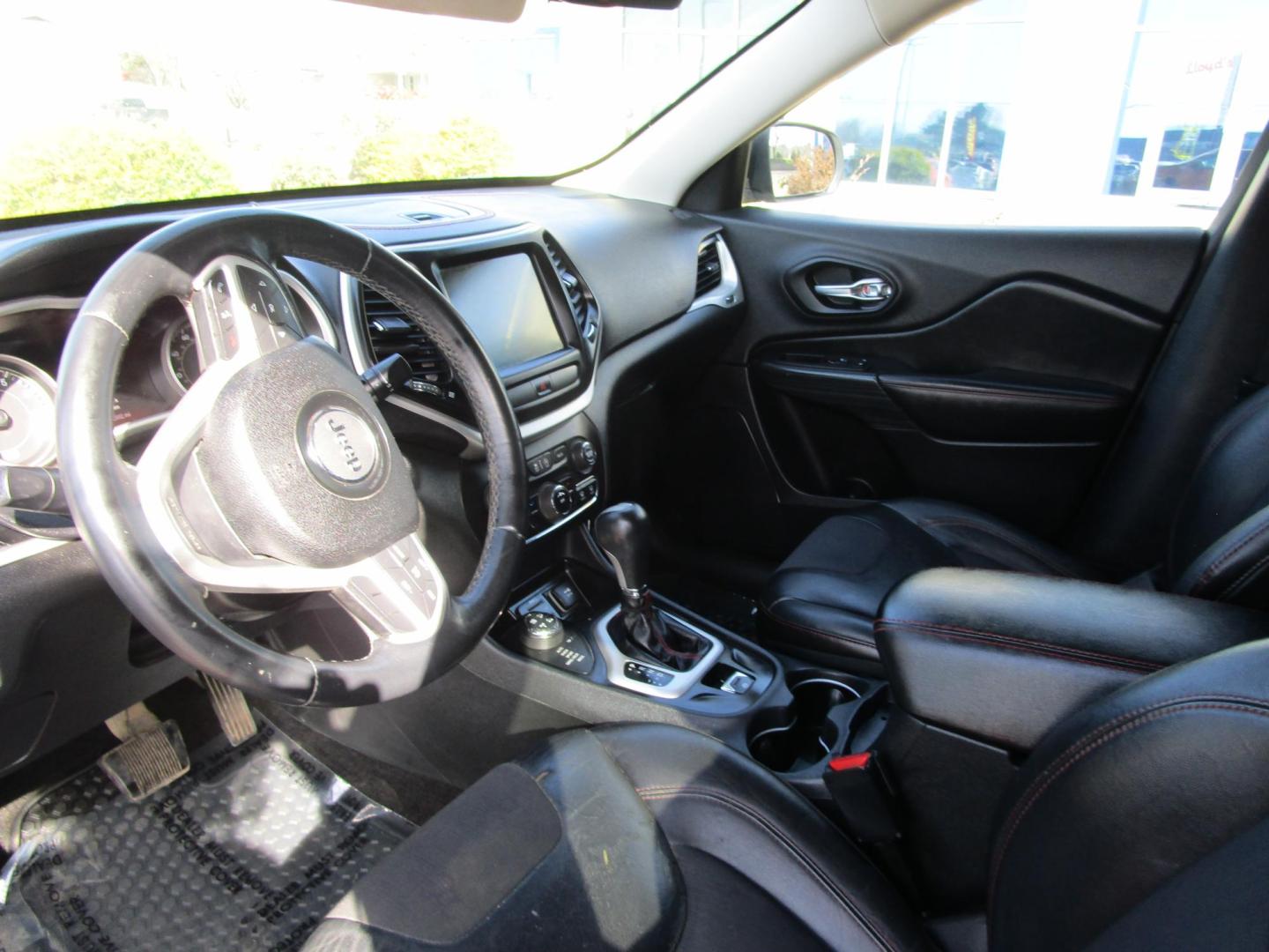 2015 Orange /BLACK Jeep Cherokee Trailhawk 4WD (1C4PJMBS9FW) with an 3.2L V6 DOHC 24V engine, 9-Speed Automatic transmission, located at 1814 Albert Pike Road, Hot Springs, AR, 71913, (501) 623-1717, 34.494228, -93.094070 - Photo#3