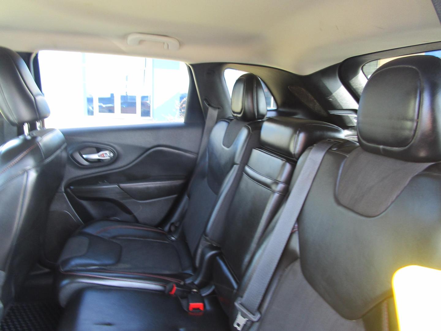 2015 Orange /BLACK Jeep Cherokee Trailhawk 4WD (1C4PJMBS9FW) with an 3.2L V6 DOHC 24V engine, 9-Speed Automatic transmission, located at 1814 Albert Pike Road, Hot Springs, AR, 71913, (501) 623-1717, 34.494228, -93.094070 - Photo#6