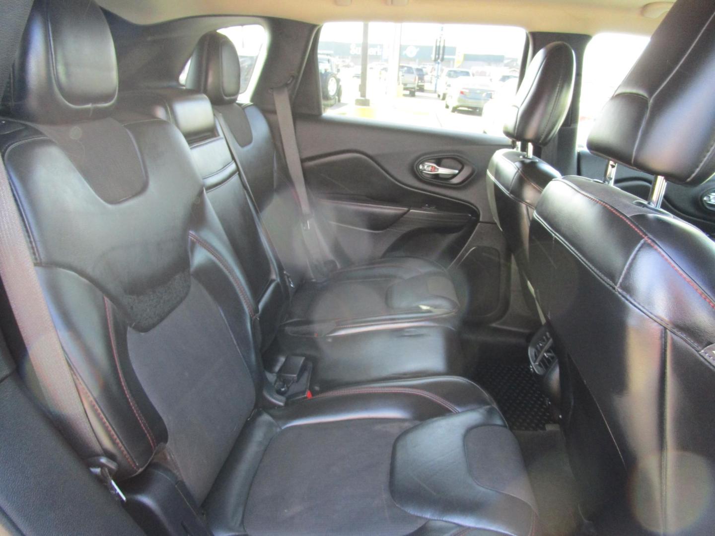 2015 Orange /BLACK Jeep Cherokee Trailhawk 4WD (1C4PJMBS9FW) with an 3.2L V6 DOHC 24V engine, 9-Speed Automatic transmission, located at 1814 Albert Pike Road, Hot Springs, AR, 71913, (501) 623-1717, 34.494228, -93.094070 - Photo#5