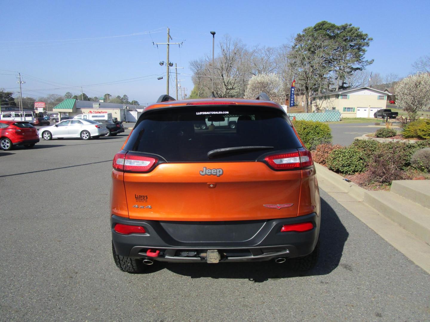 2015 Orange /BLACK Jeep Cherokee Trailhawk 4WD (1C4PJMBS9FW) with an 3.2L V6 DOHC 24V engine, 9-Speed Automatic transmission, located at 1814 Albert Pike Road, Hot Springs, AR, 71913, (501) 623-1717, 34.494228, -93.094070 - Photo#2