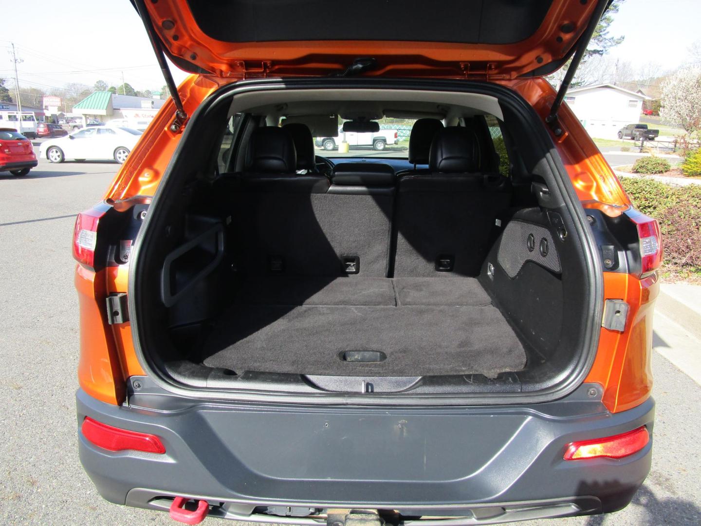 2015 Orange /BLACK Jeep Cherokee Trailhawk 4WD (1C4PJMBS9FW) with an 3.2L V6 DOHC 24V engine, 9-Speed Automatic transmission, located at 1814 Albert Pike Road, Hot Springs, AR, 71913, (501) 623-1717, 34.494228, -93.094070 - Photo#7