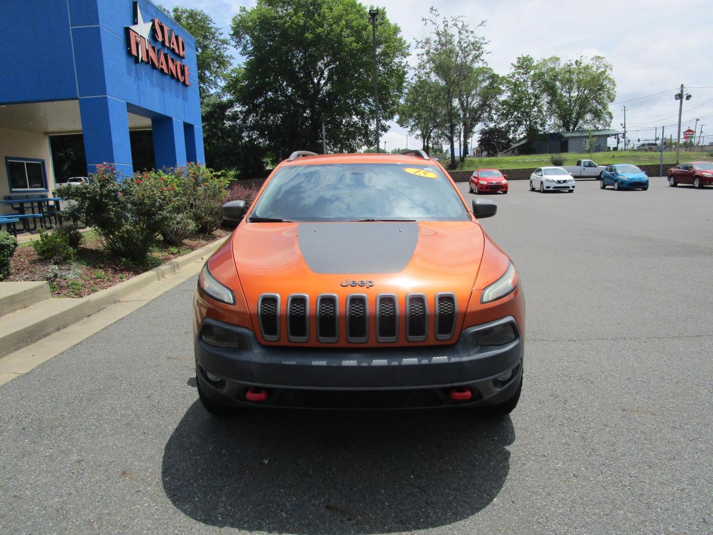 2015 Orange /BLACK Jeep Cherokee Trailhawk 4WD (1C4PJMBS9FW) with an 3.2L V6 DOHC 24V engine, 9-Speed Automatic transmission, located at 1814 Albert Pike Road, Hot Springs, AR, 71913, (501) 623-1717, 34.494228, -93.094070 - Photo#2