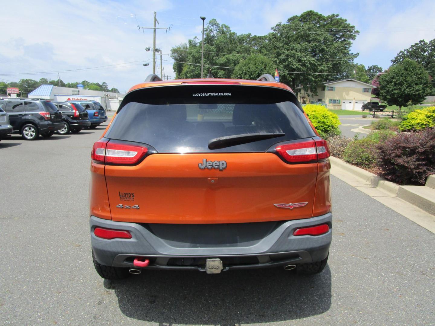 2015 Orange /BLACK Jeep Cherokee Trailhawk 4WD (1C4PJMBS9FW) with an 3.2L V6 DOHC 24V engine, 9-Speed Automatic transmission, located at 1814 Albert Pike Road, Hot Springs, AR, 71913, (501) 623-1717, 34.494228, -93.094070 - Photo#5