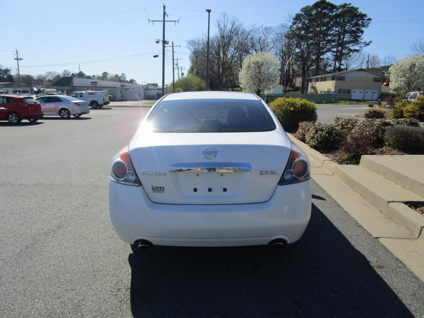 2010 WHITE /TAN Nissan Altima 2.5 (1N4AL2AP7AN) with an 2.5L L4 DOHC 16V engine, 6-Speed Manual transmission, located at 1814 Albert Pike Road, Hot Springs, AR, 71913, (501) 623-1717, 34.494228, -93.094070 - Photo#3