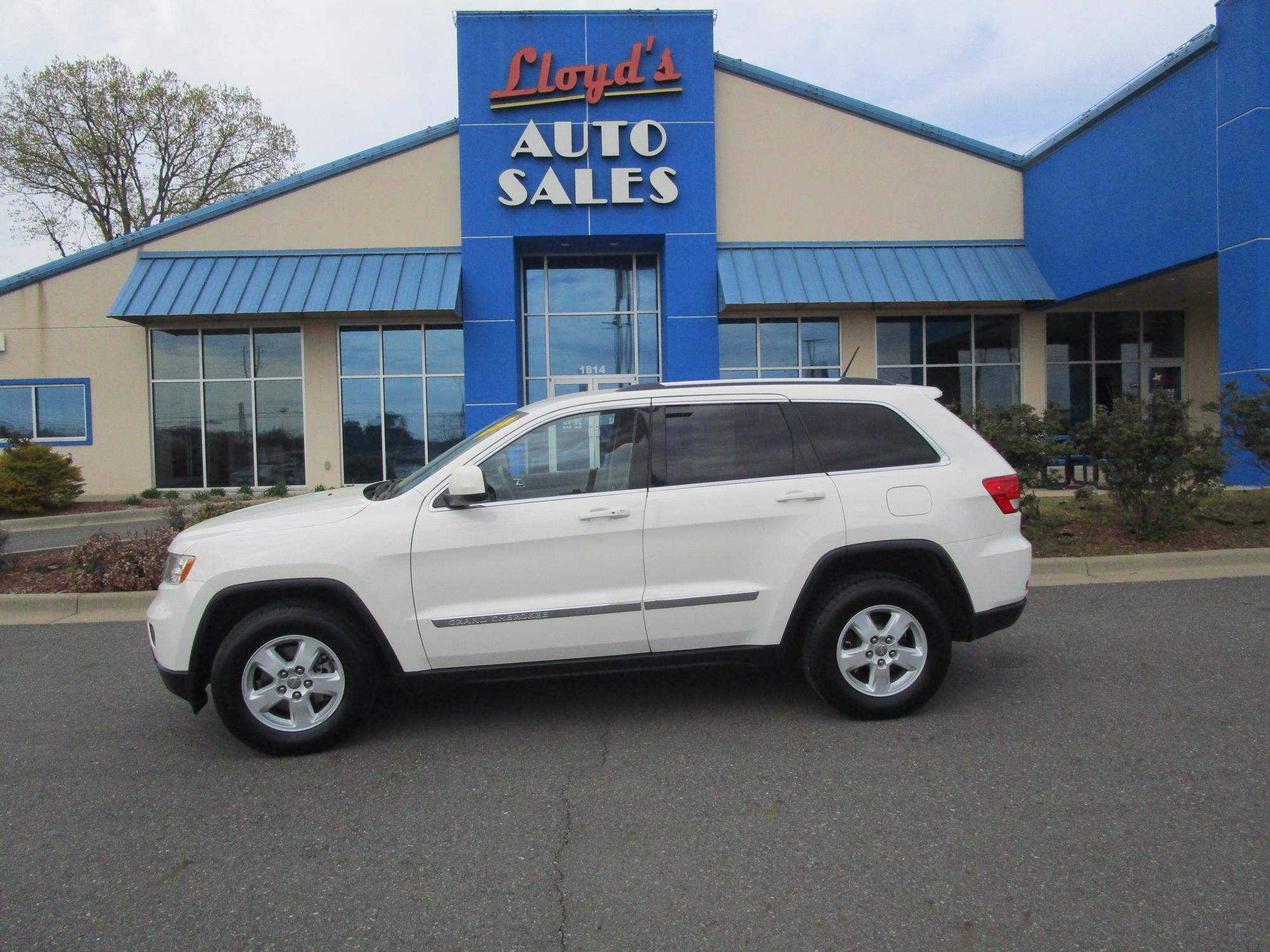 photo of 2011 Jeep Grand Cherokee Laredo 2WD